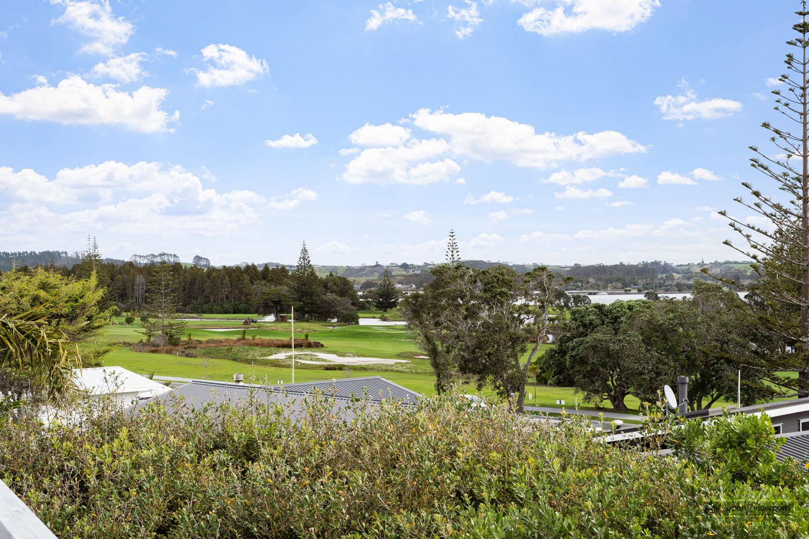 Slider image of 17 Caroline Heights, Auckland