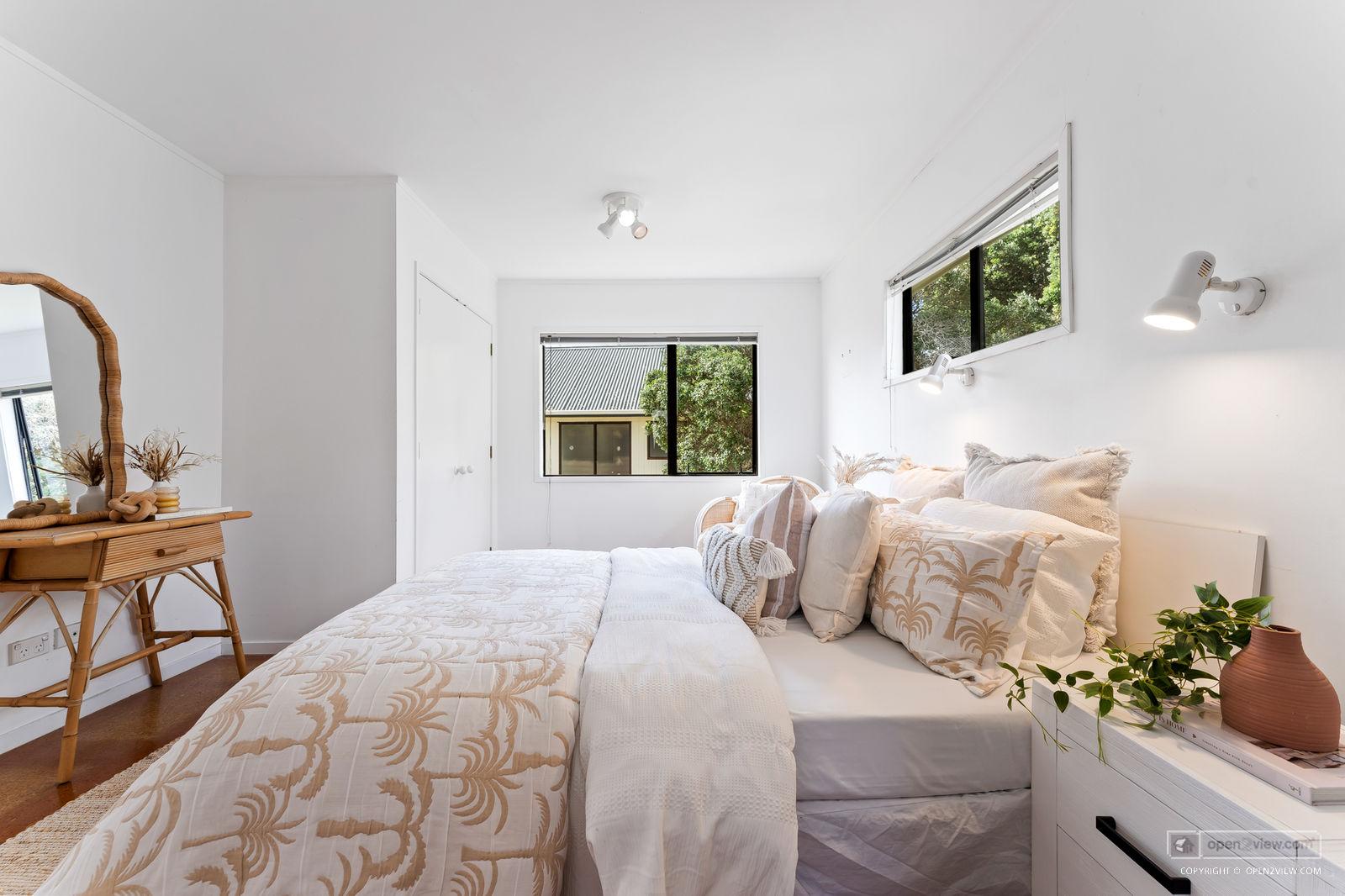 Slider image of 17 Caroline Heights, Auckland