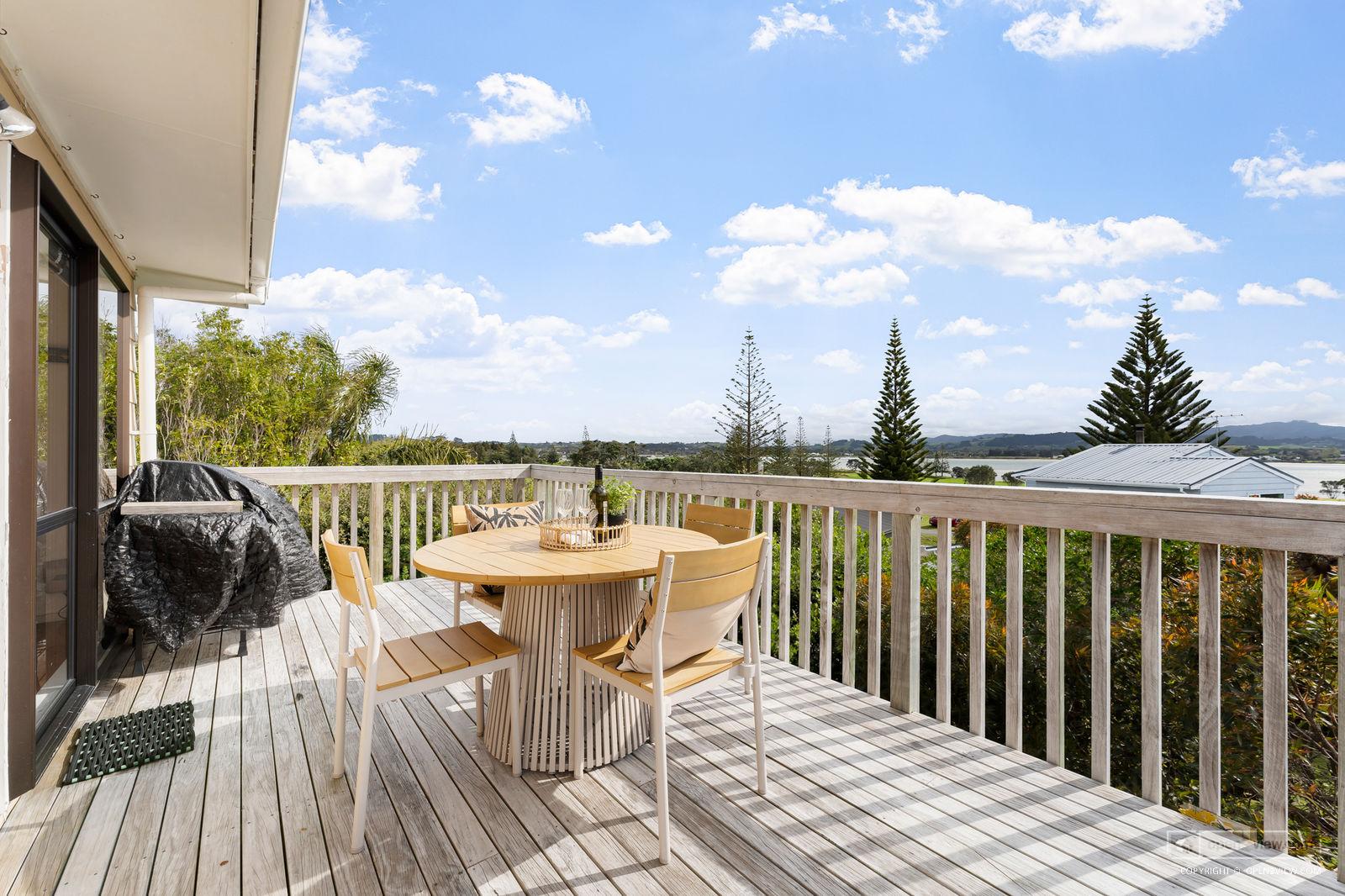 Slider image of 17 Caroline Heights, Auckland