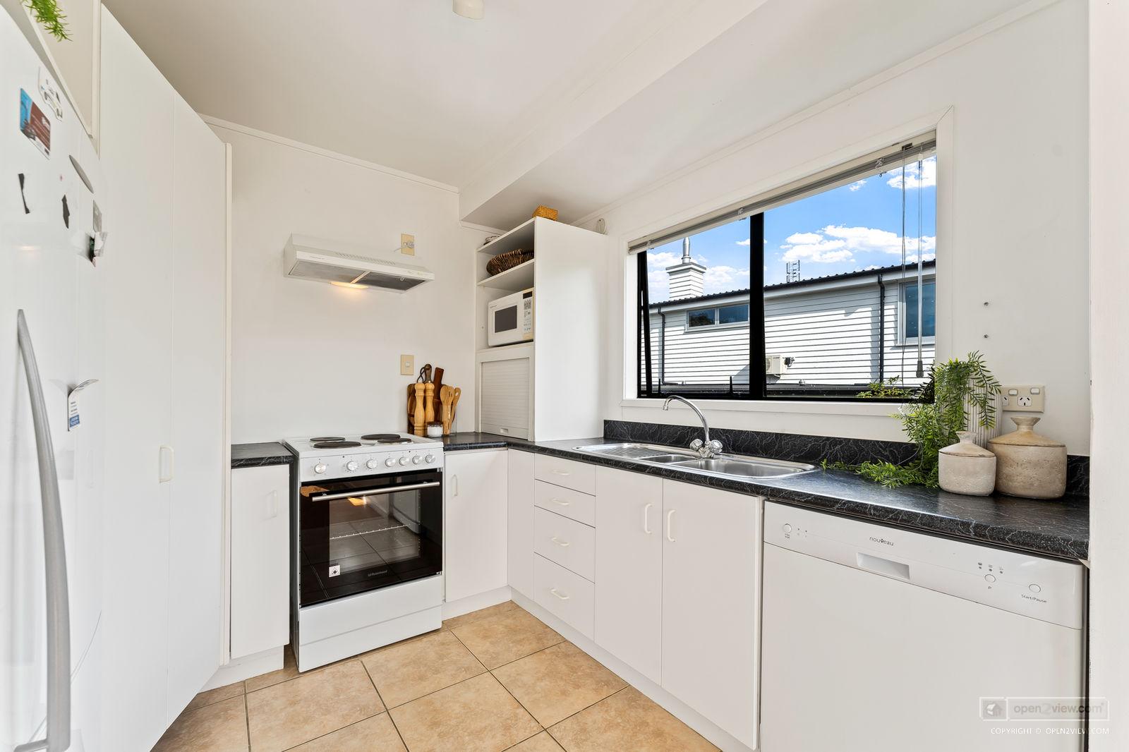 Slider image of 17 Caroline Heights, Auckland