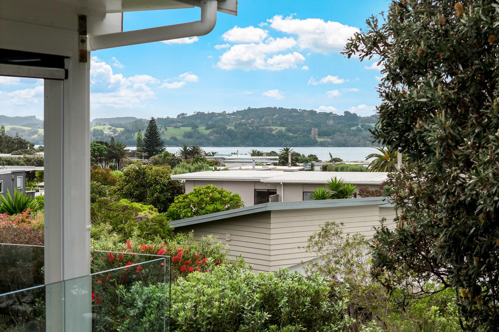 Slider image of 11 Argo Rise, Auckland