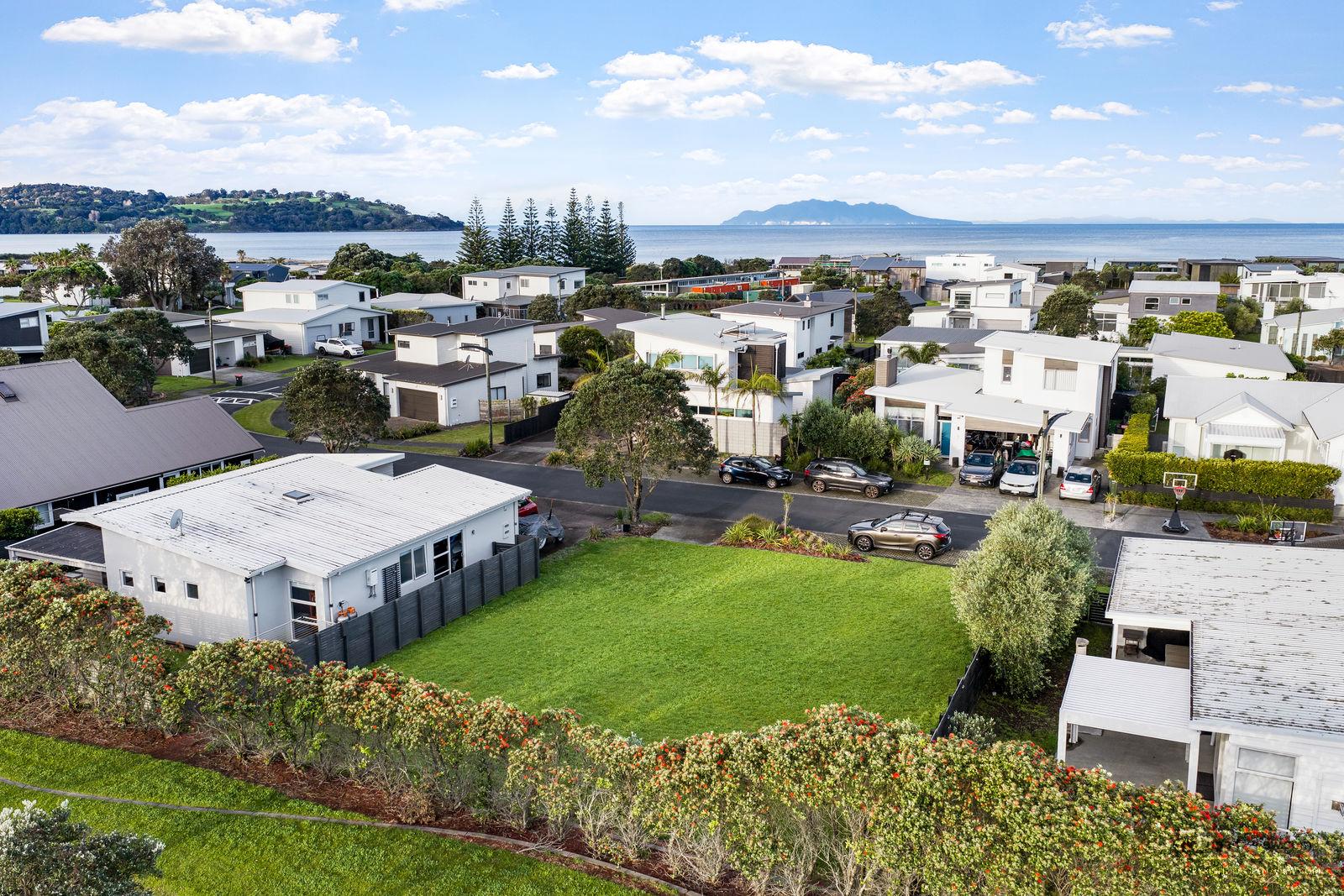 Slider image of 20 Te Mana Street, Auckland