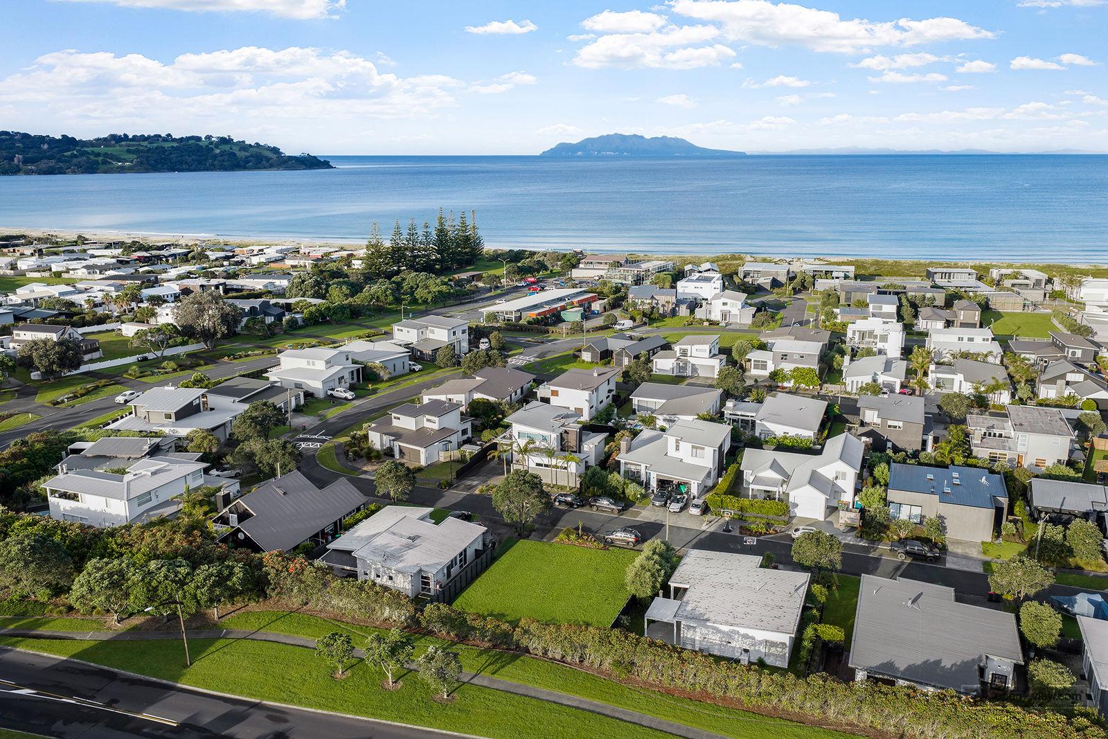 Slider image of 20 Te Mana Street, Auckland