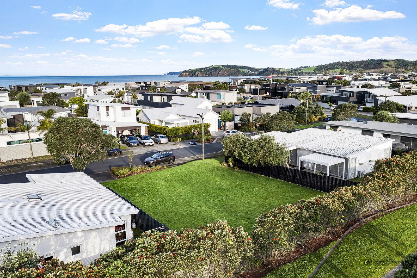 Slider image of 20 Te Mana Street, Auckland