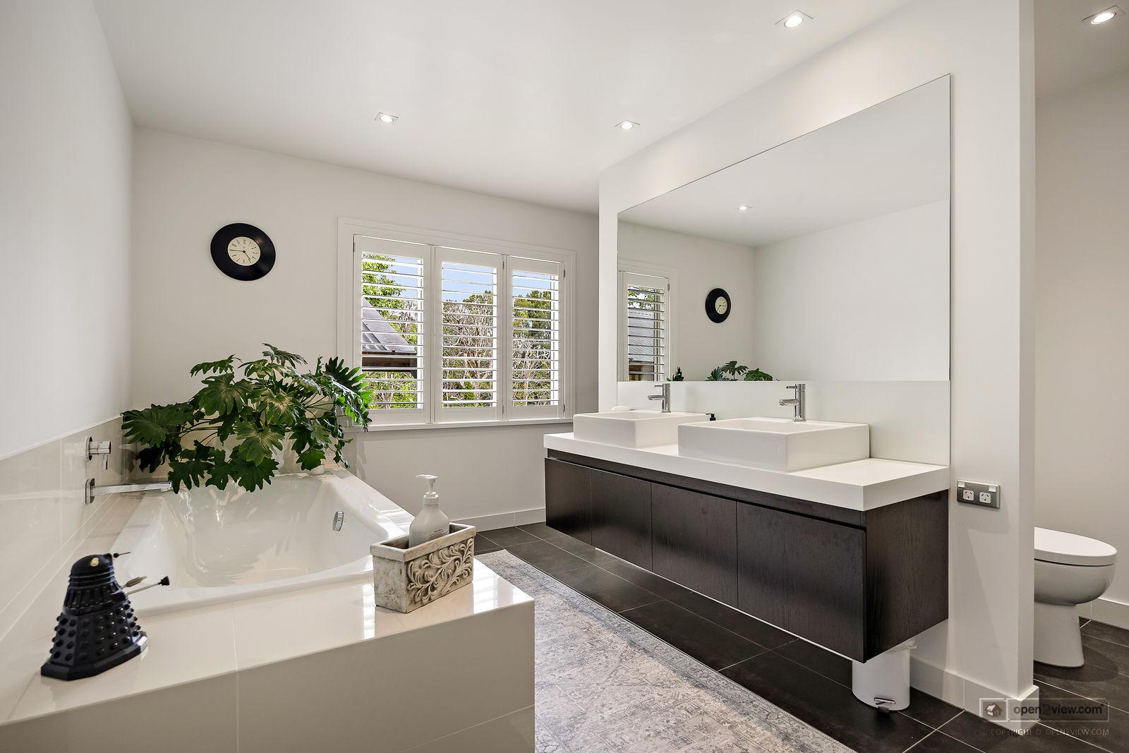 Slider image of 5 Dysart Lane, Auckland