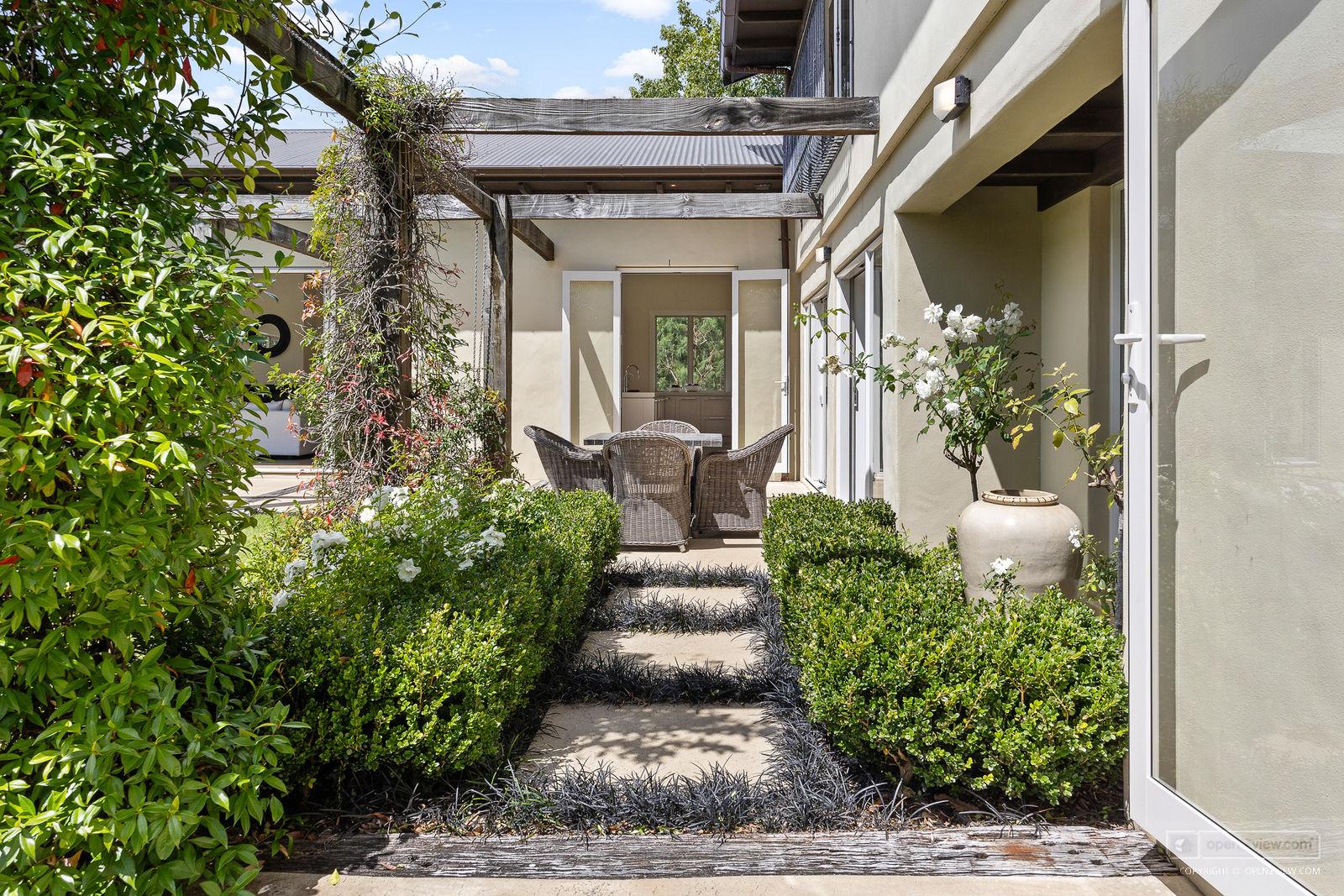 Slider image of 5 Dysart Lane, Auckland