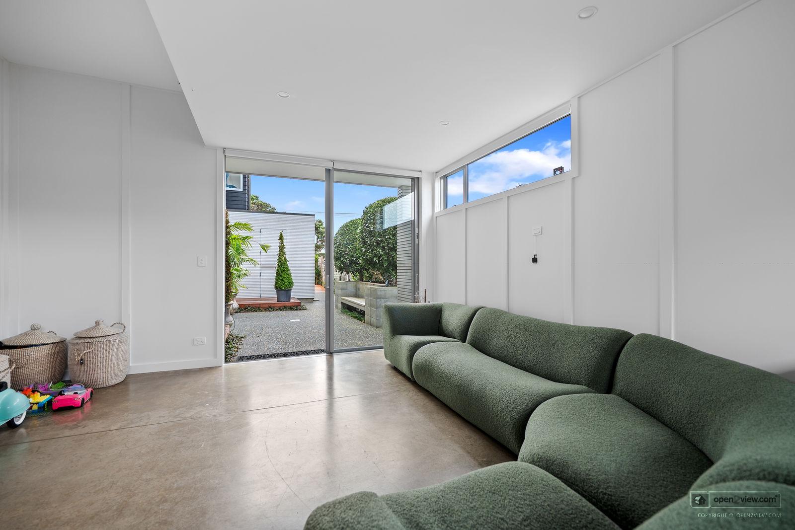 Slider image of 37 Laurence Street, Auckland