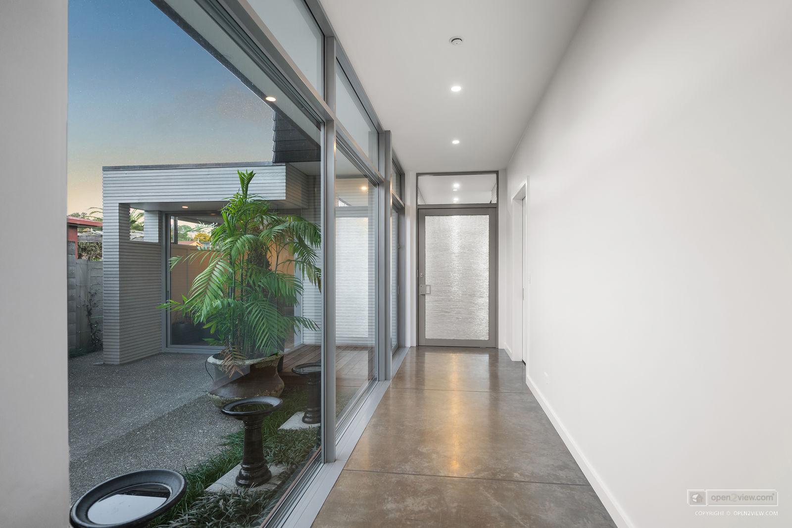 Slider image of 37 Laurence Street, Auckland