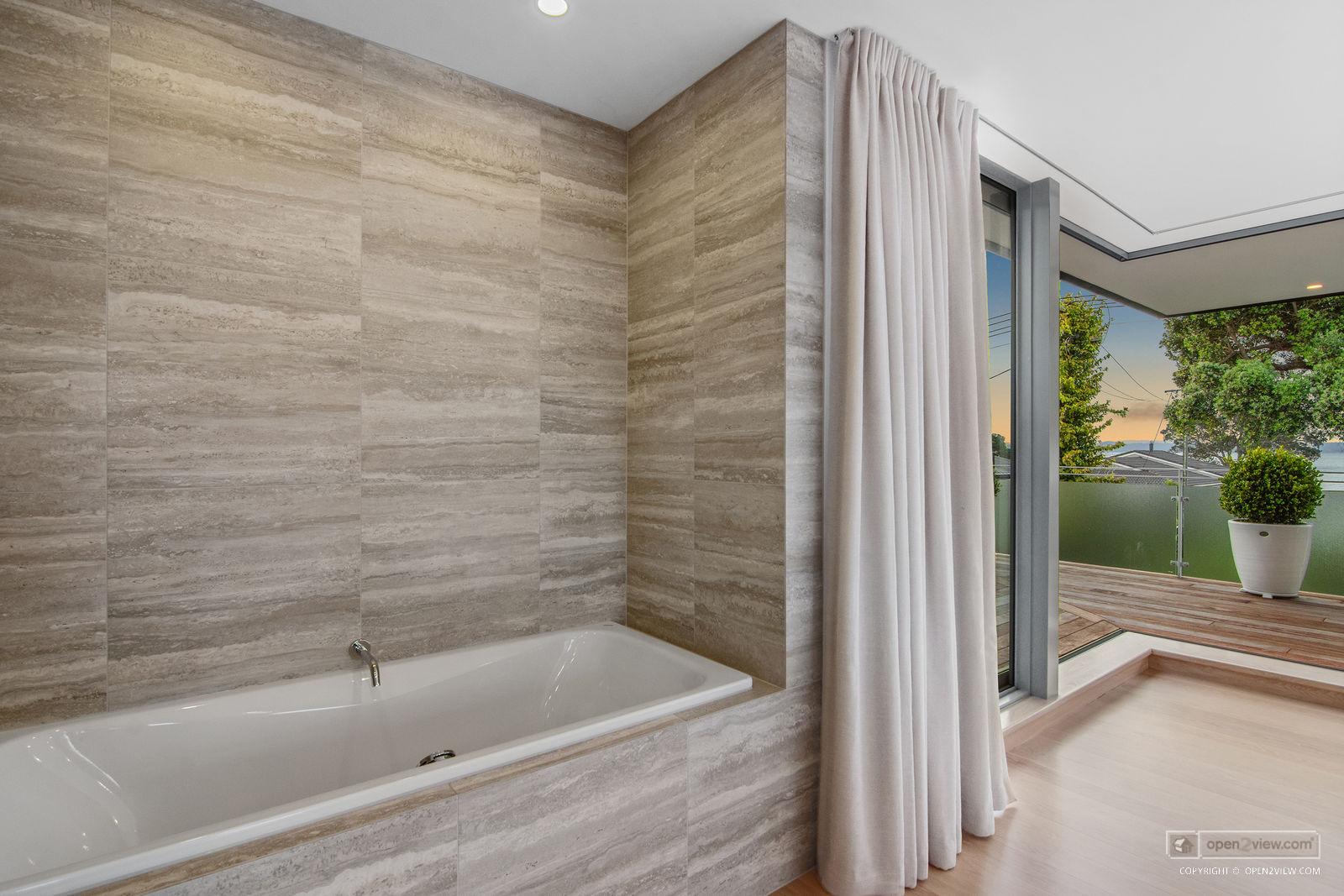 Slider image of 37 Laurence Street, Auckland