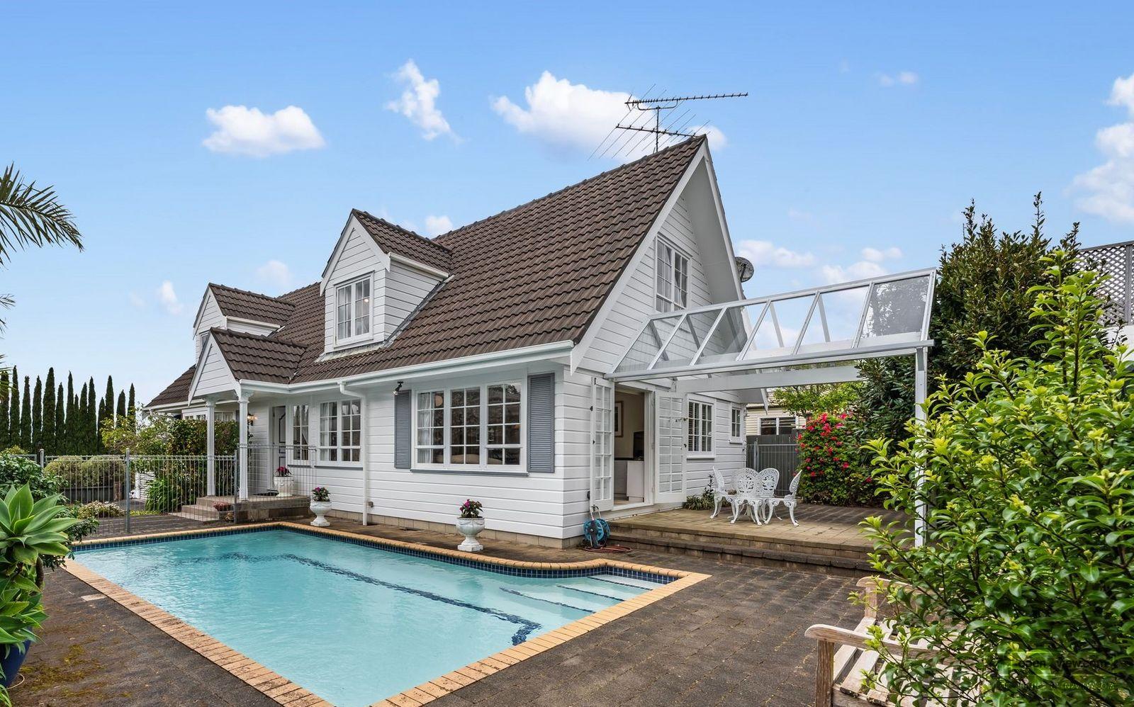 Slider image of 3A Brett Avenue, Auckland