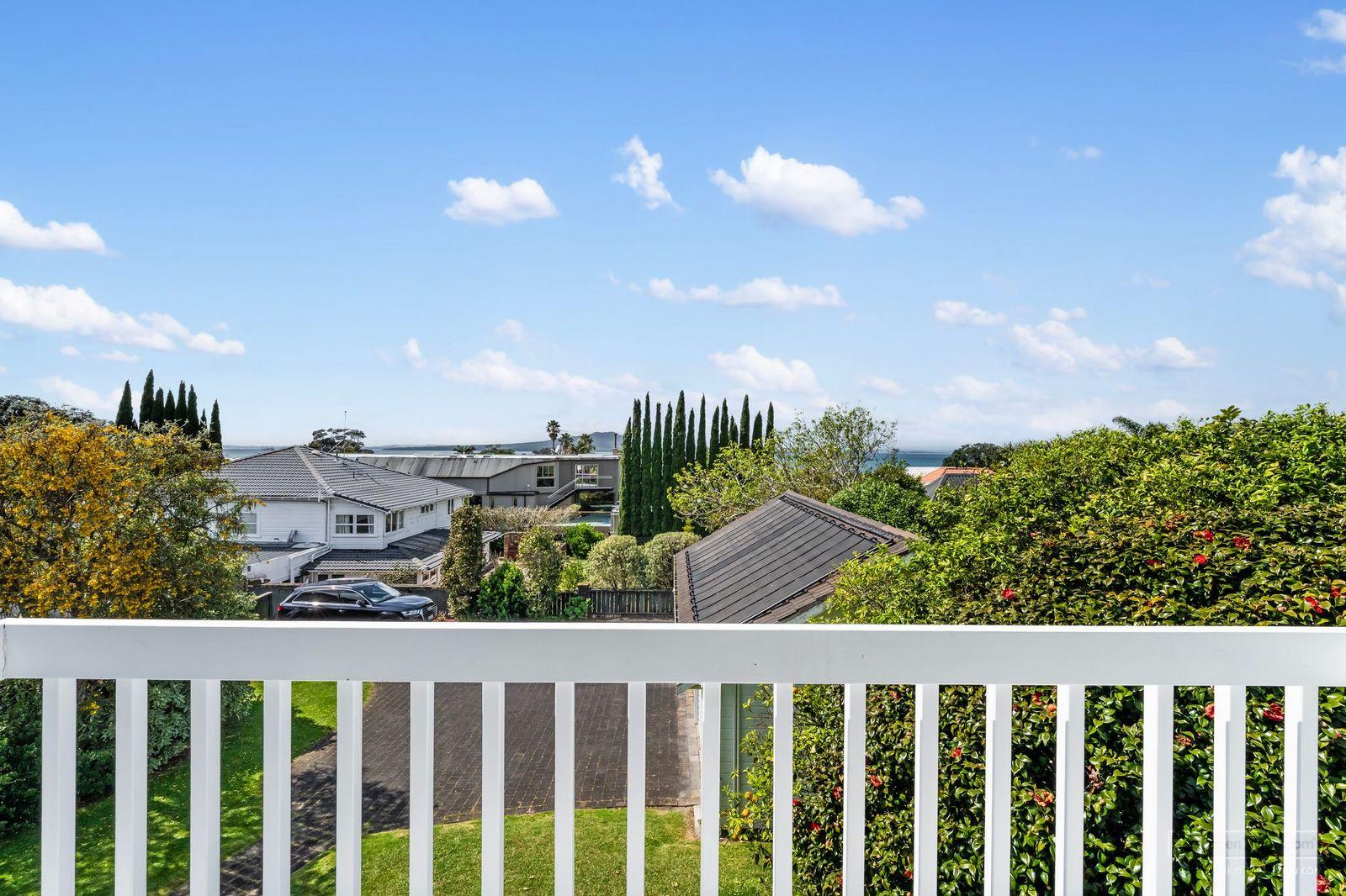 Slider image of 3A Brett Avenue, Auckland