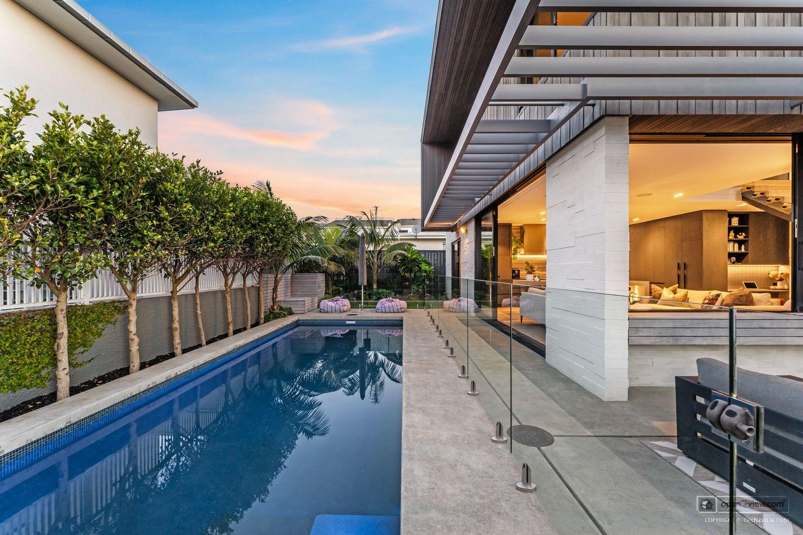 Slider image of 1/41 Craig Road, Auckland