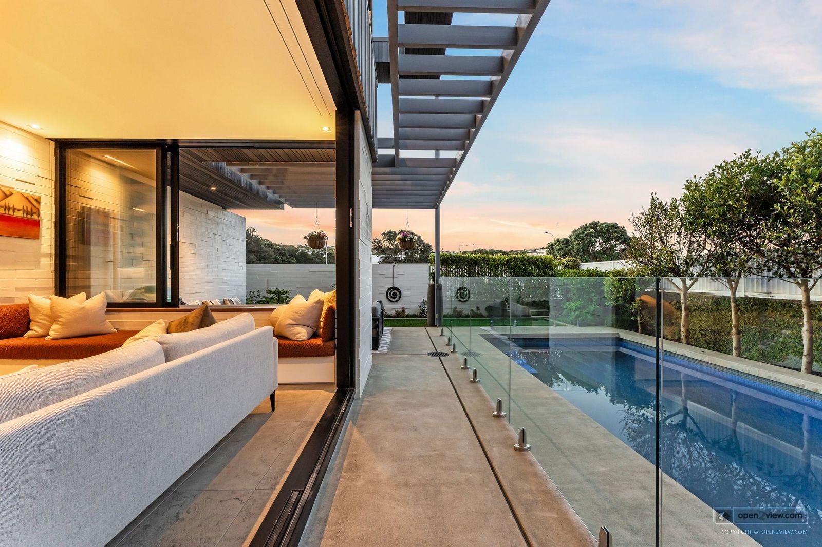 Slider image of 1/41 Craig Road, Auckland