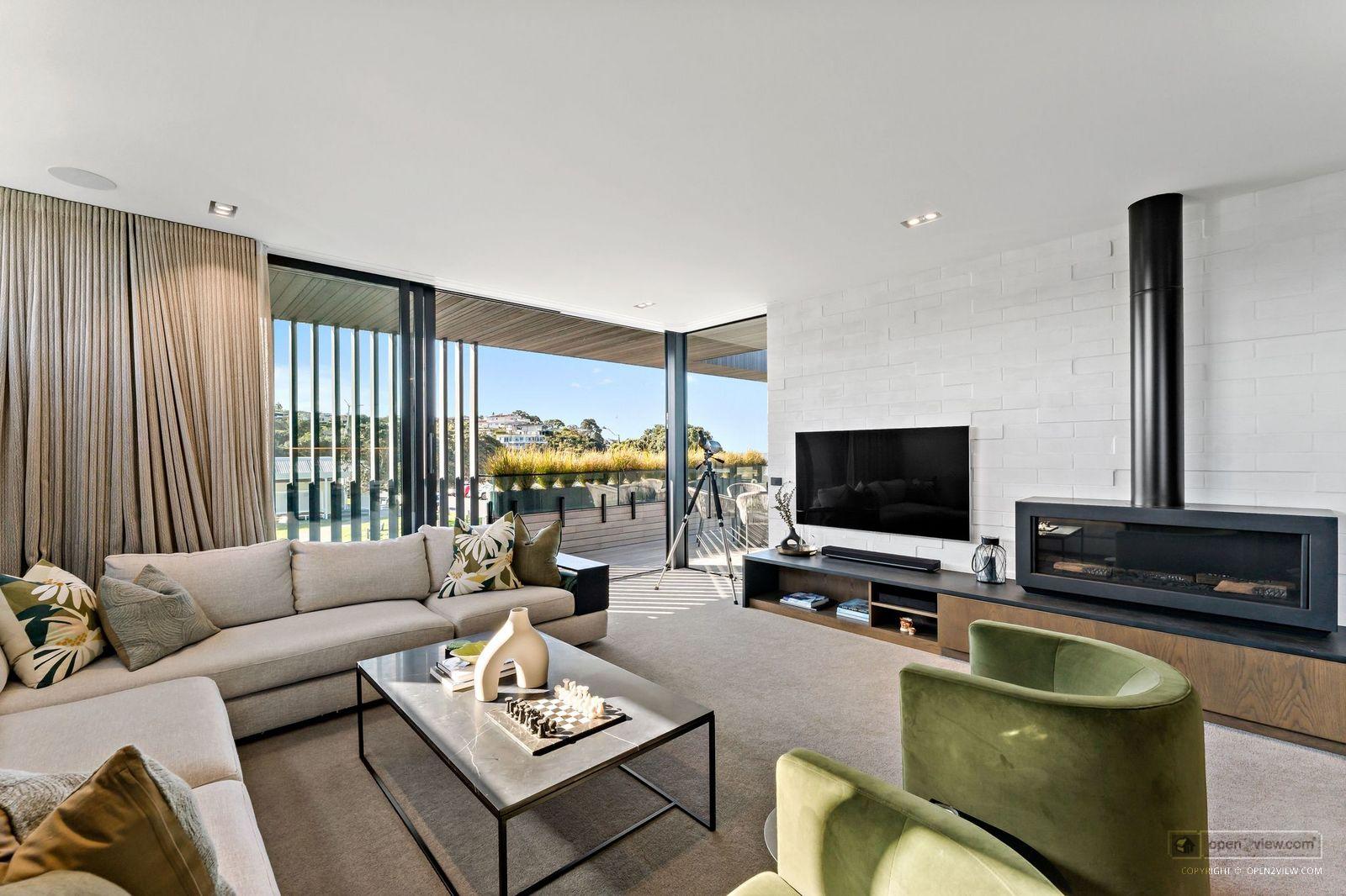 Slider image of 1/41 Craig Road, Auckland