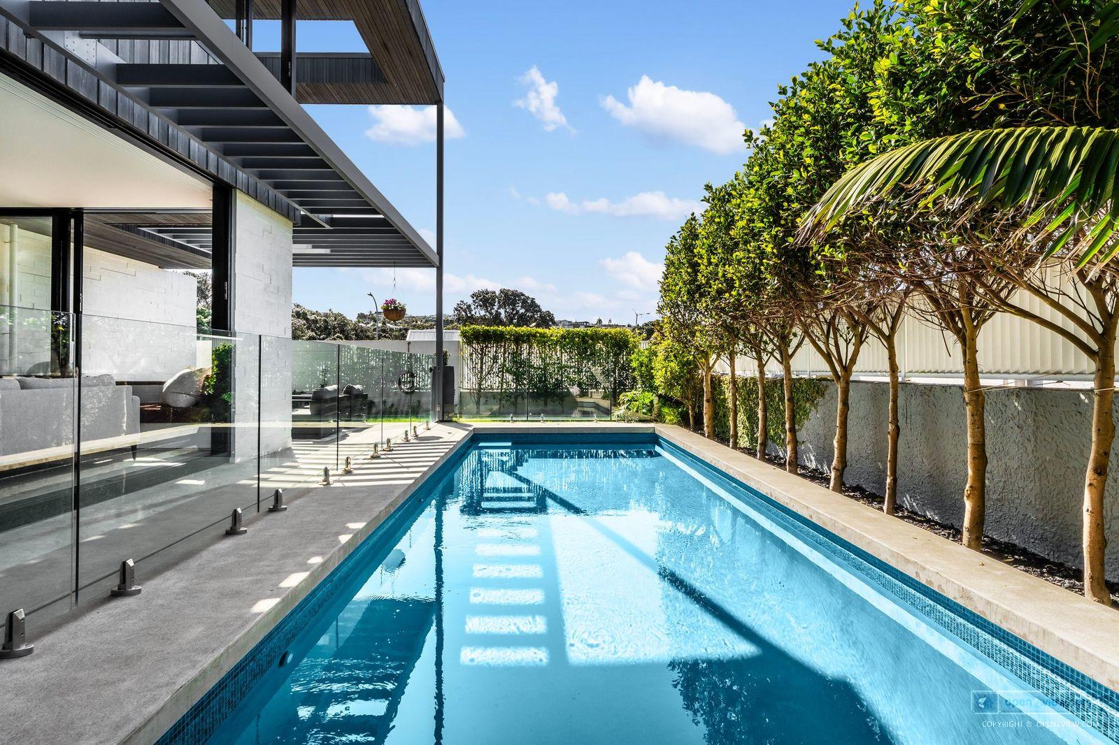 Slider image of 1/41 Craig Road, Auckland