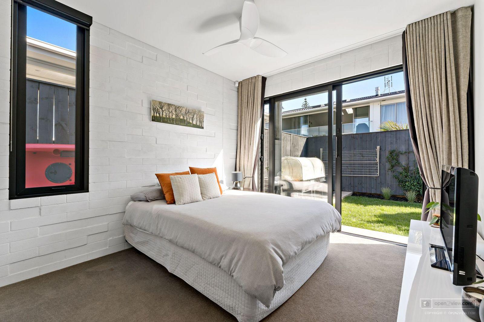 Slider image of 1/41 Craig Road, Auckland