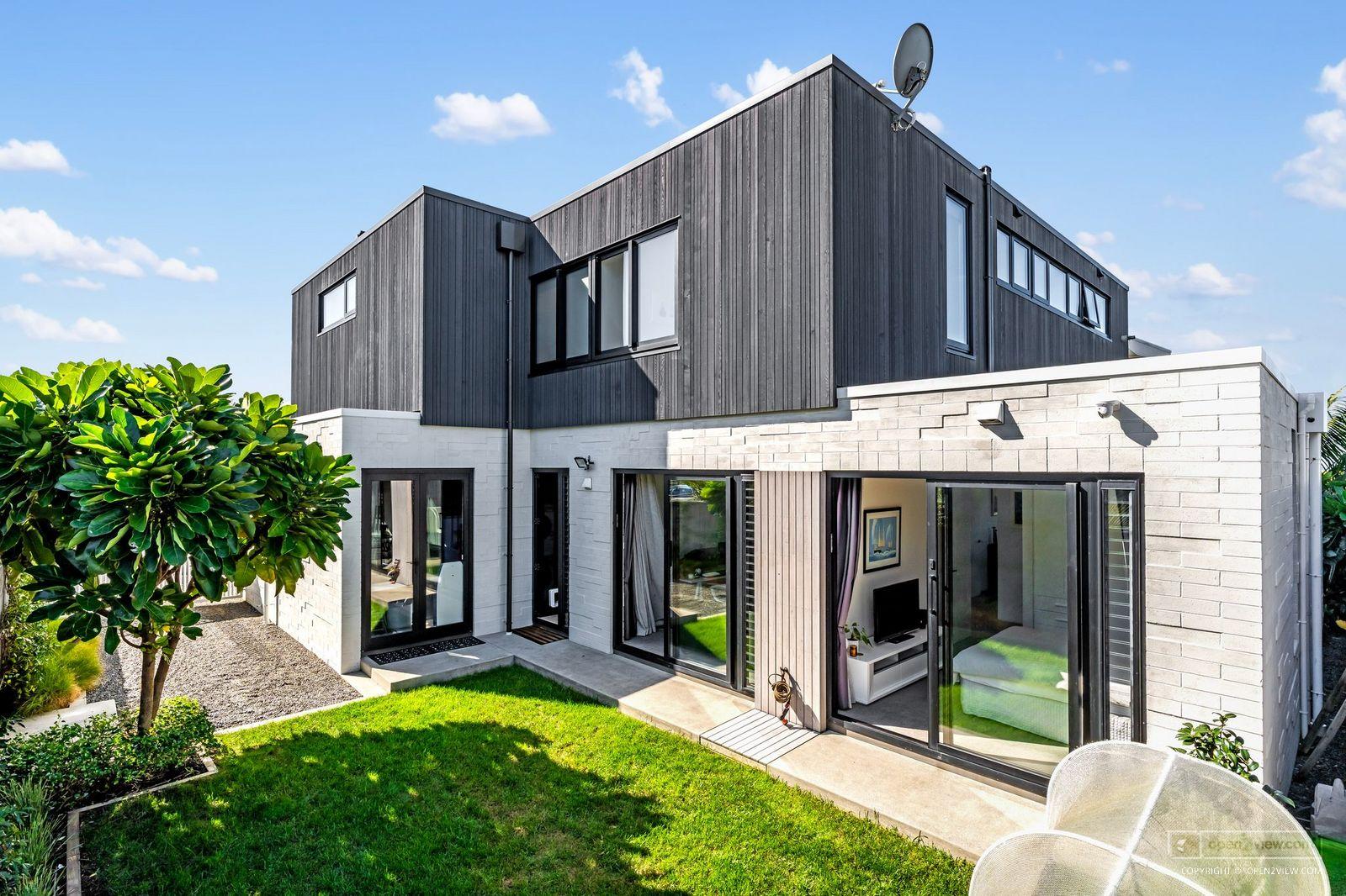 Slider image of 1/41 Craig Road, Auckland