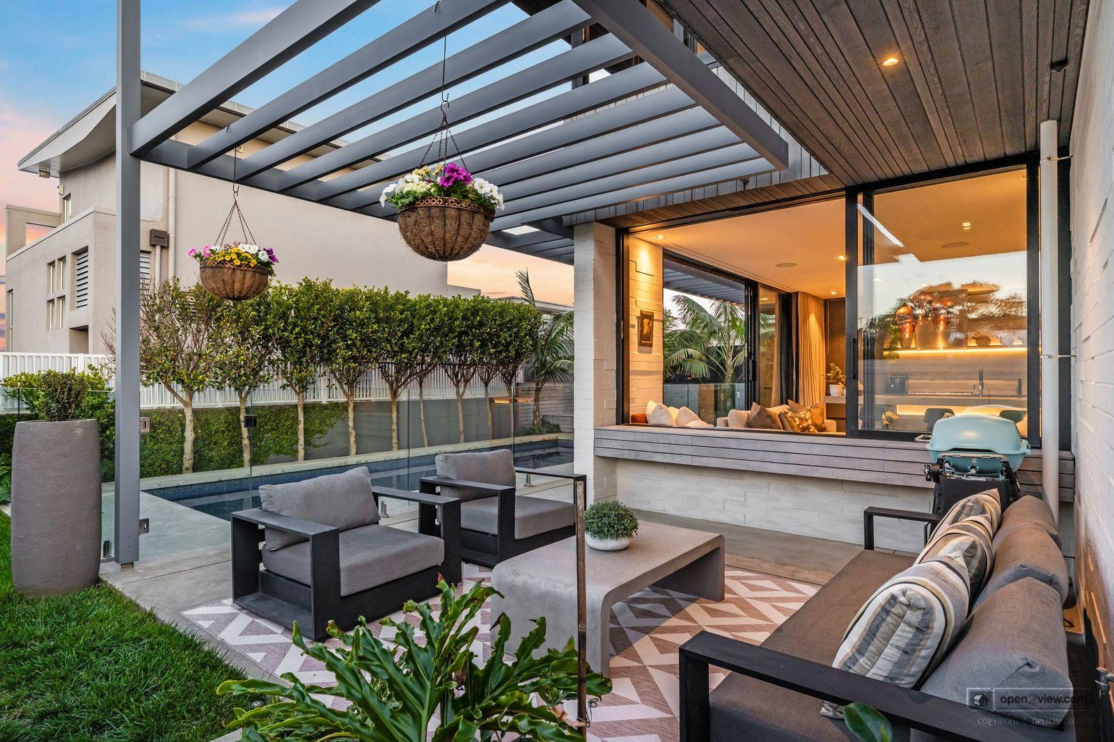 Slider image of 1/41 Craig Road, Auckland