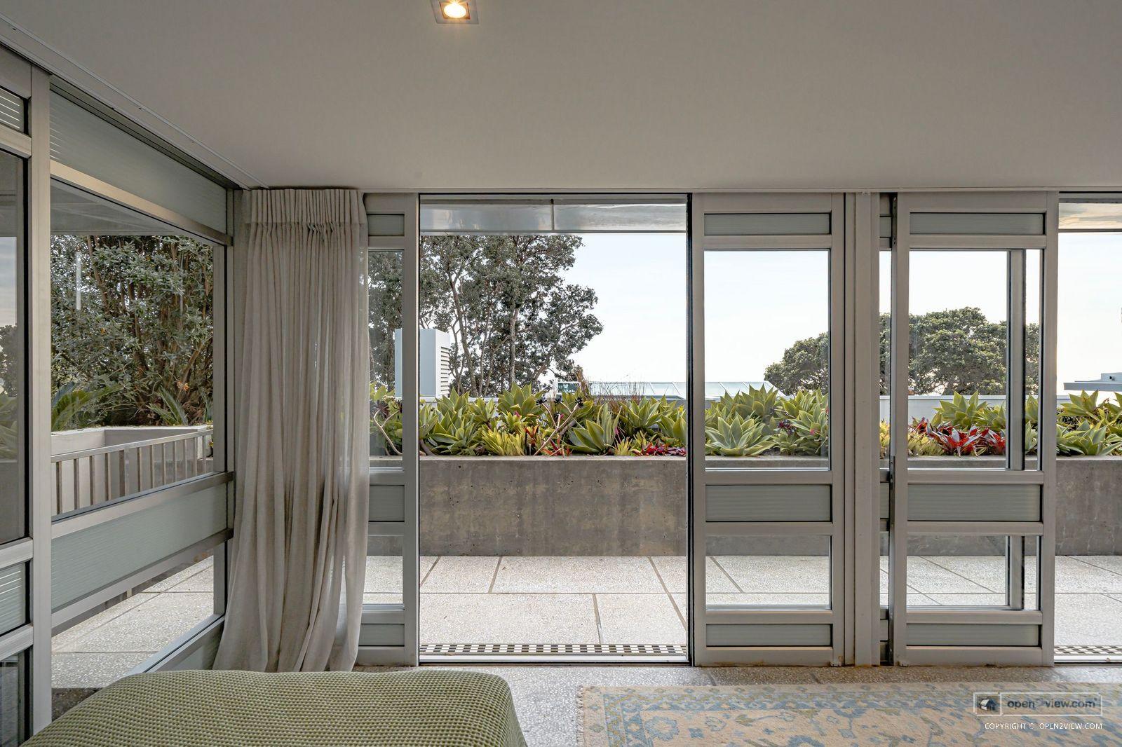 Slider image of 24 Minnehaha Avenue, Auckland