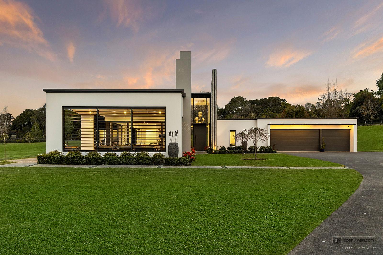 Slider image of 90 Grace Hill Drive, Auckland