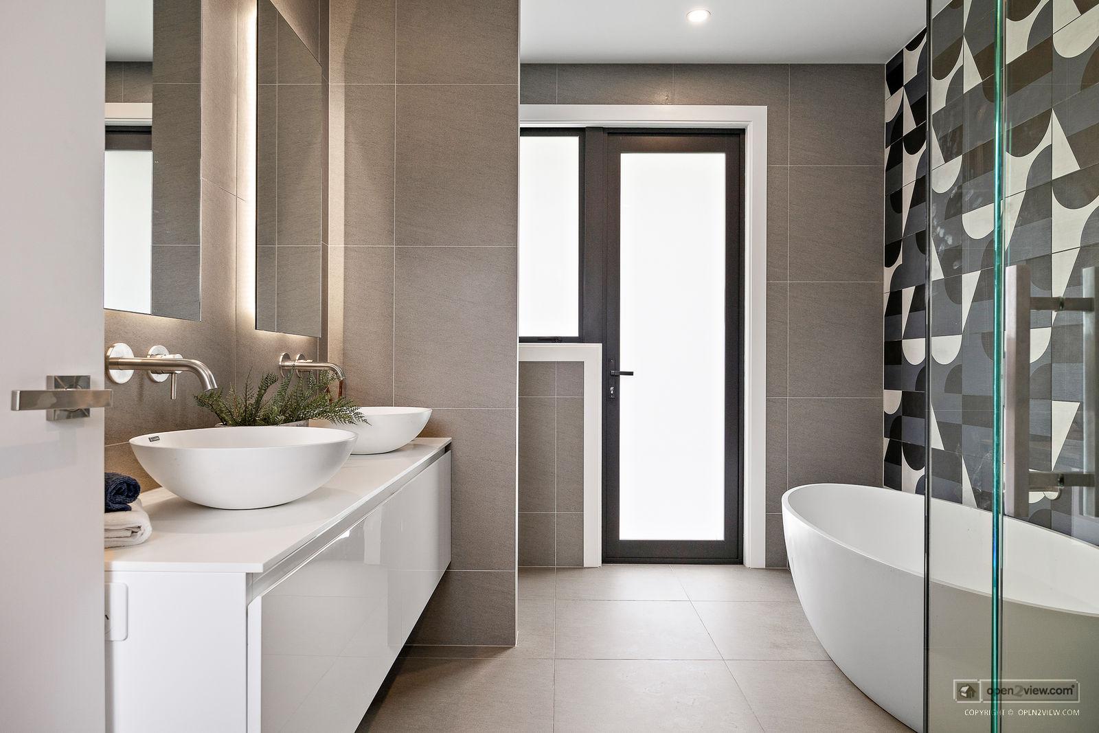 Slider image of 90 Grace Hill Drive, Auckland