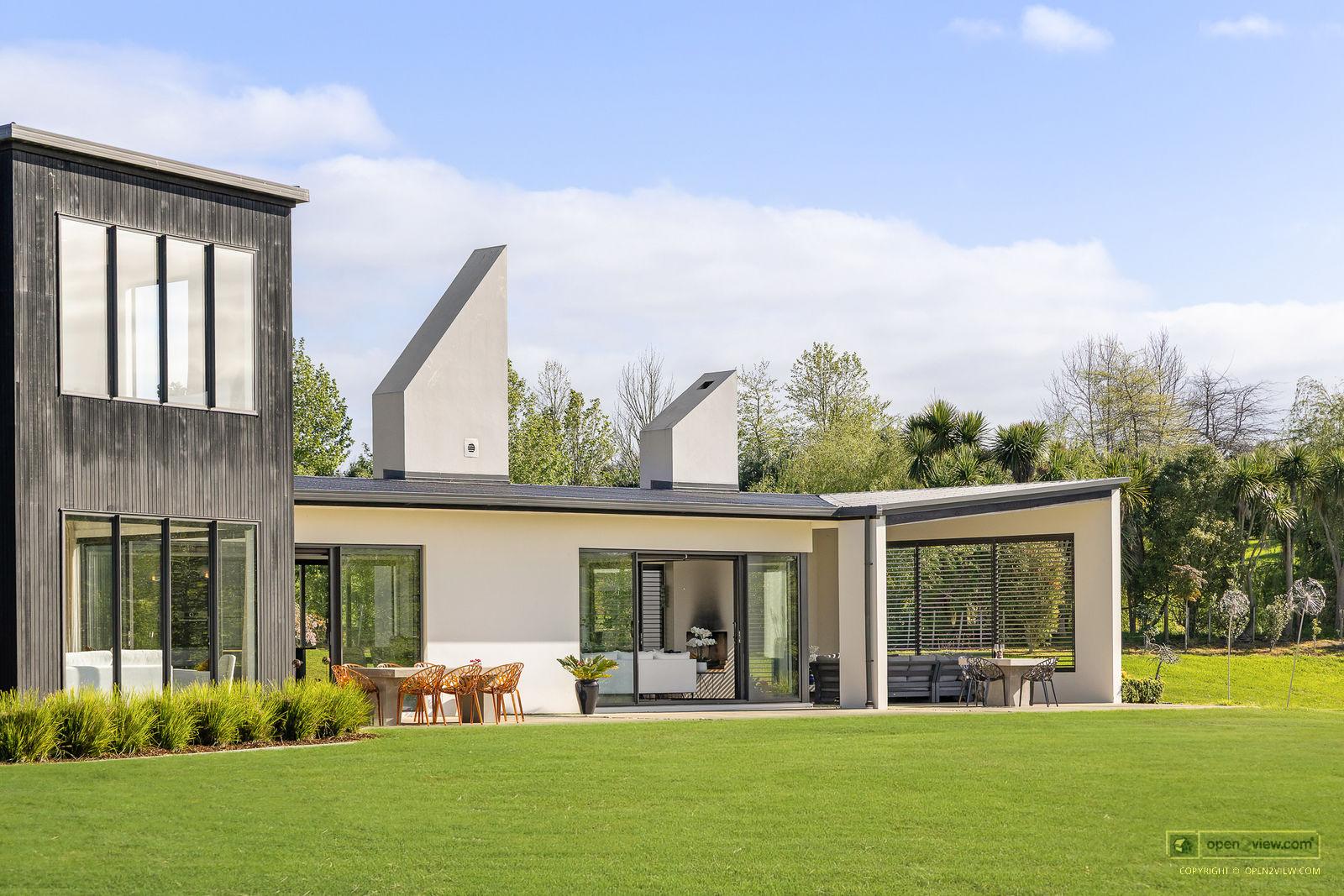 Slider image of 90 Grace Hill Drive, Auckland