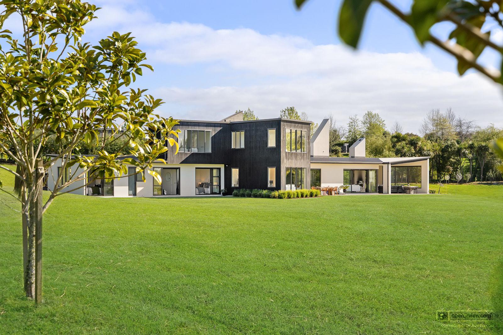Slider image of 90 Grace Hill Drive, Auckland