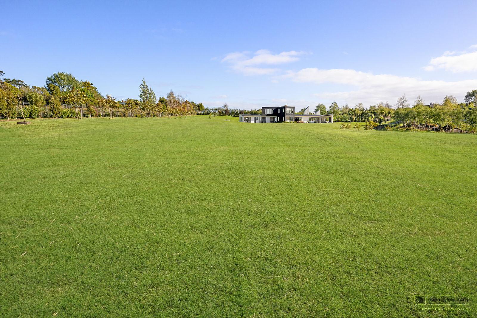 Slider image of 90 Grace Hill Drive, Auckland