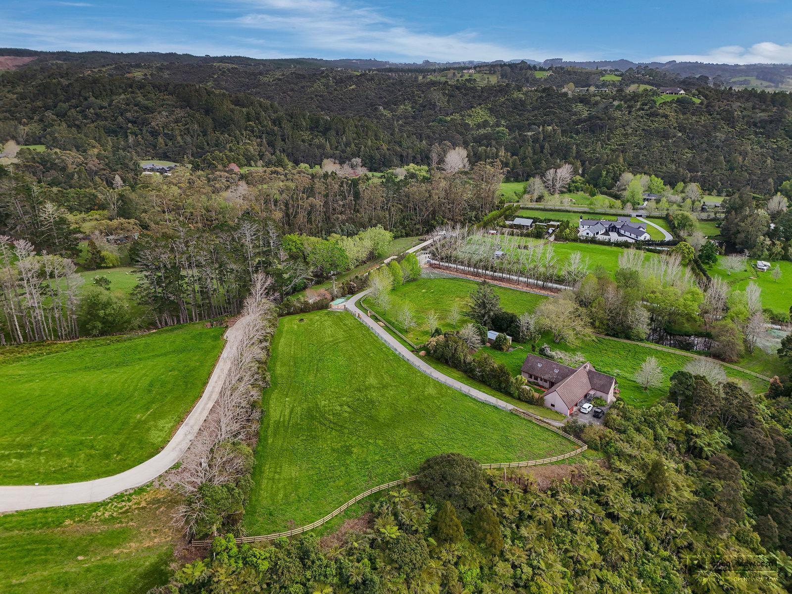 Slider image of 41 Robinson Road, Auckland