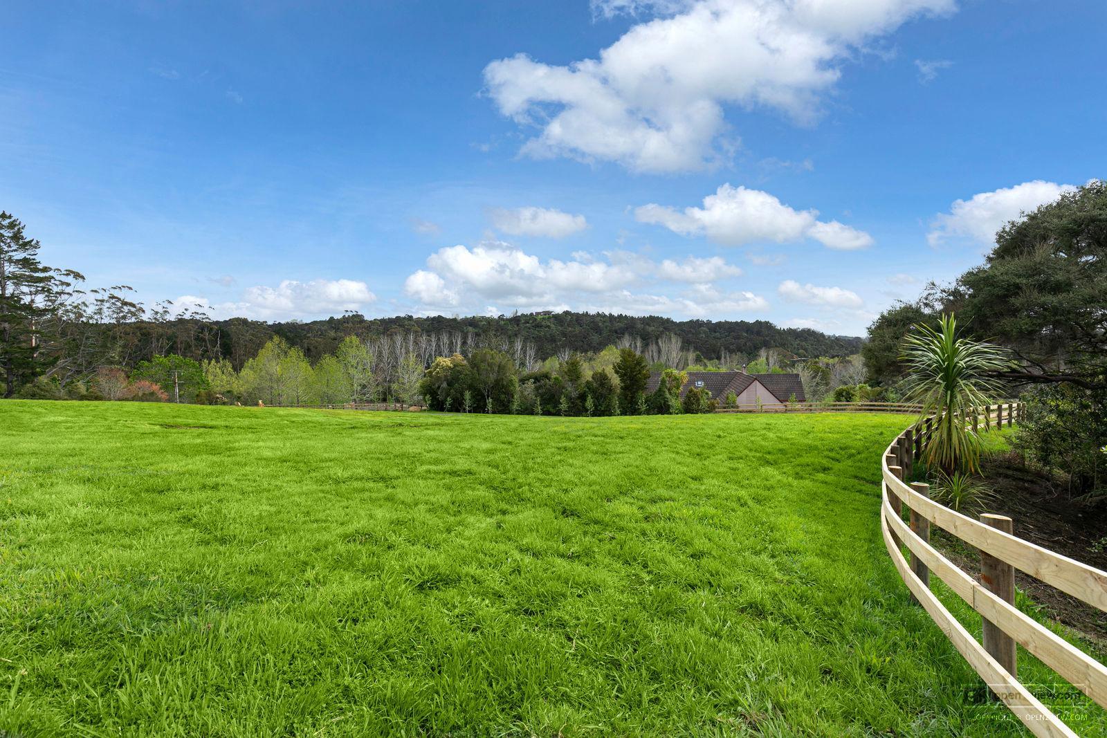 Slider image of 41 Robinson Road, Auckland