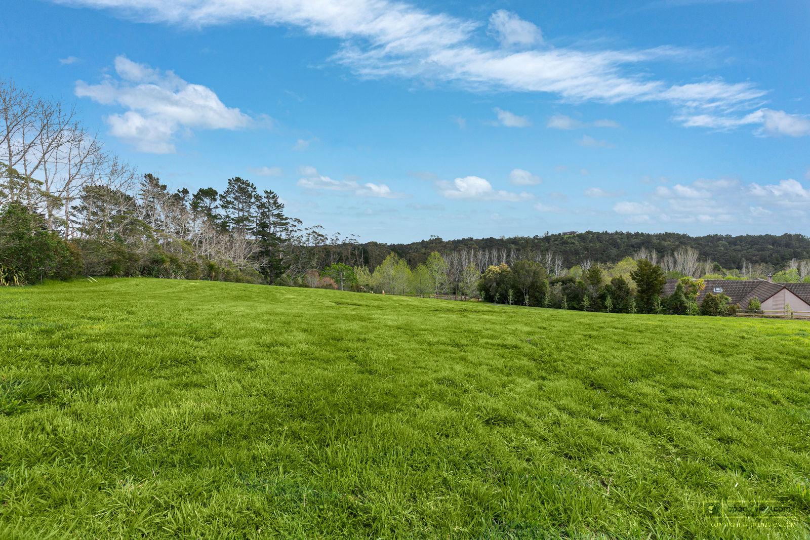 Slider image of 41 Robinson Road, Auckland