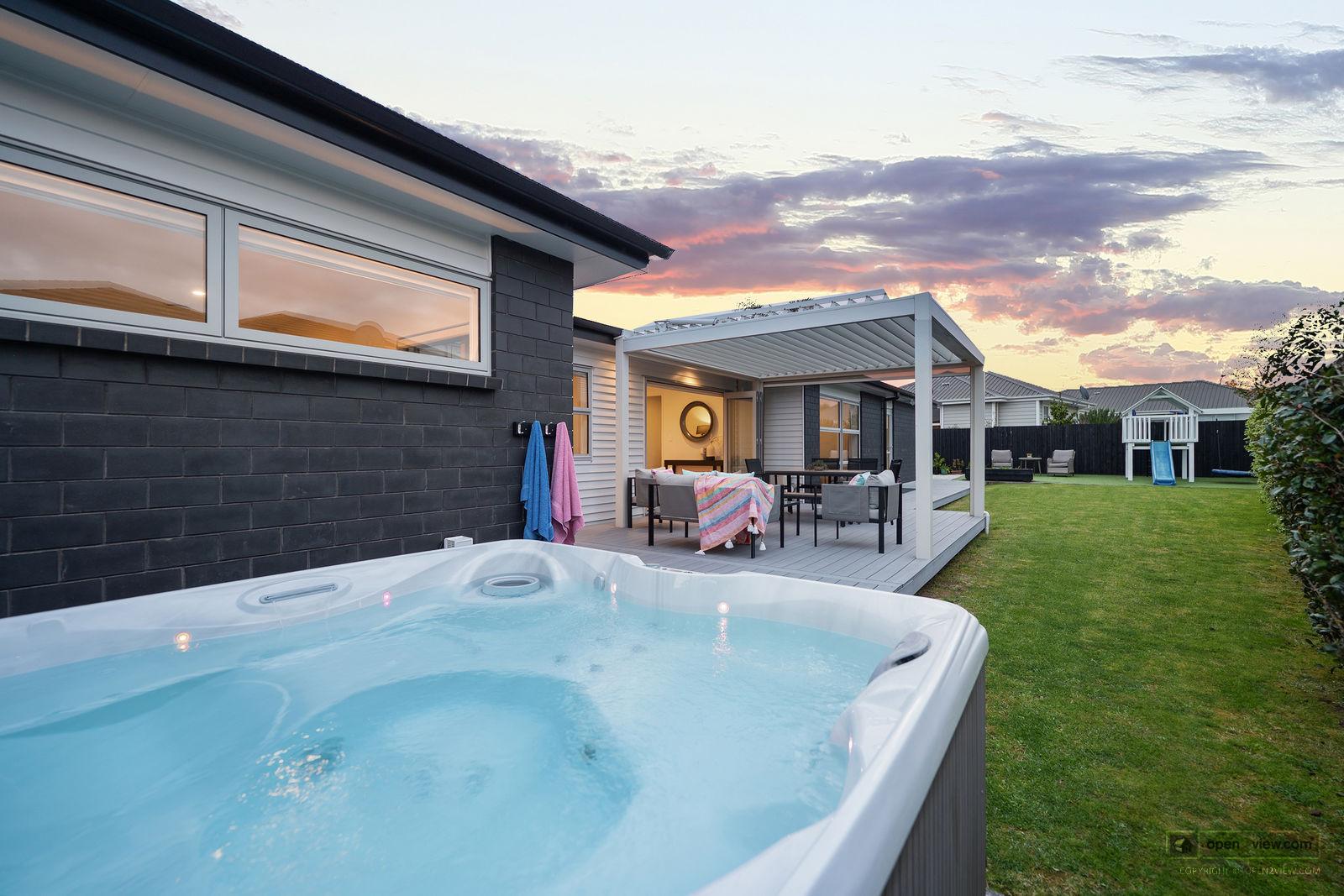 Slider image of 3 Pitoitoi Drive, Auckland