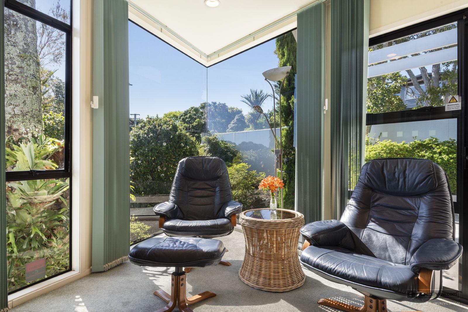 Slider image of 19 Sylvan Park Avenue, Auckland