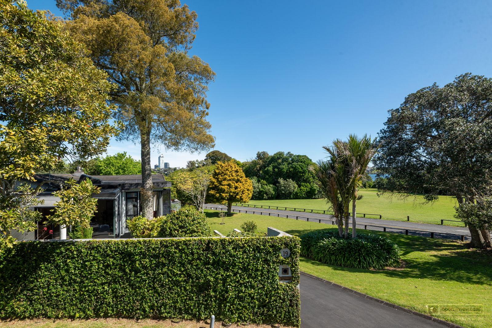 Slider image of 19 Sylvan Park Avenue, Auckland