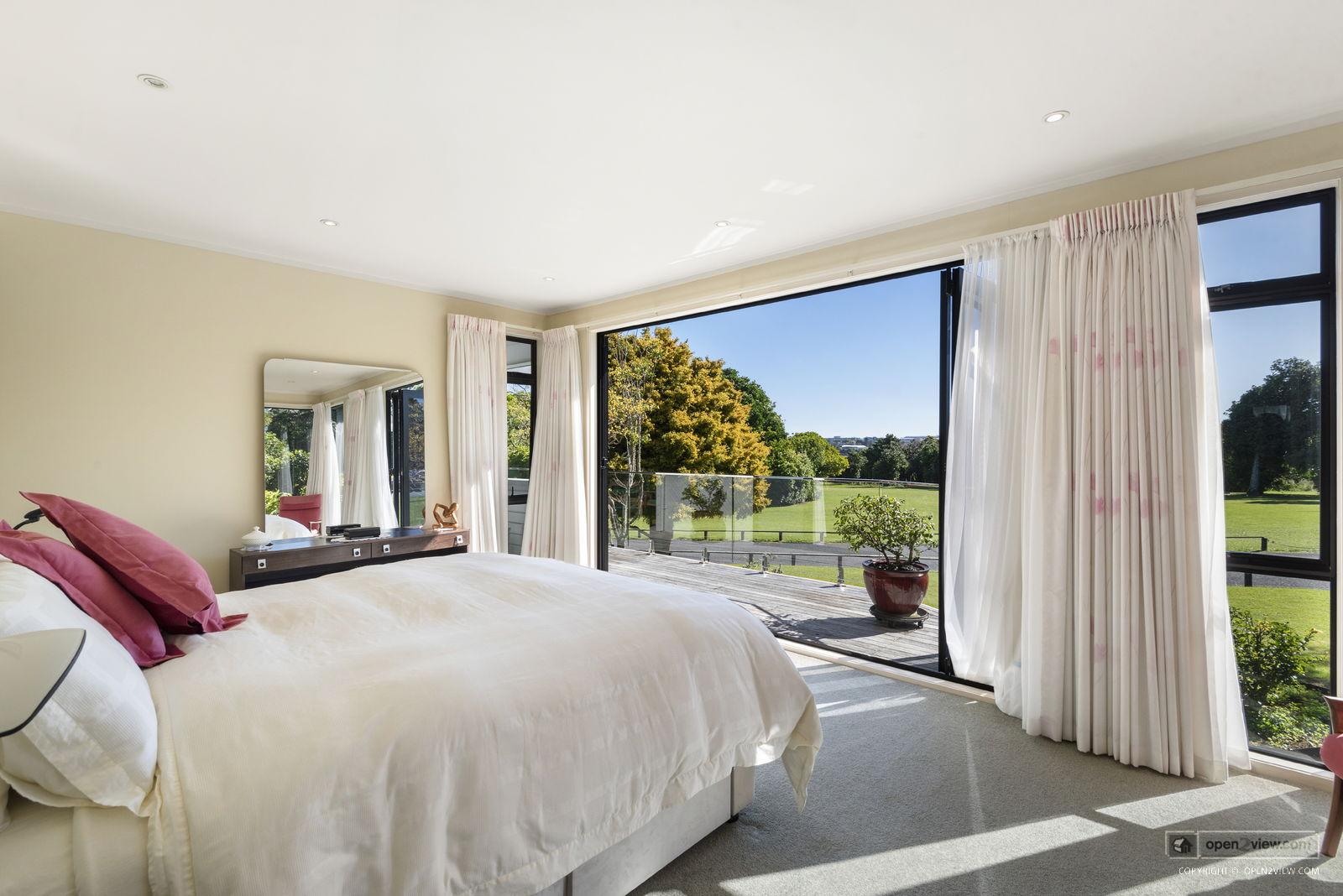 Slider image of 19 Sylvan Park Avenue, Auckland