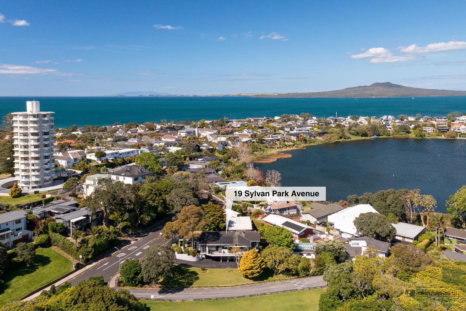 Slider image of 19 Sylvan Park Avenue, Auckland