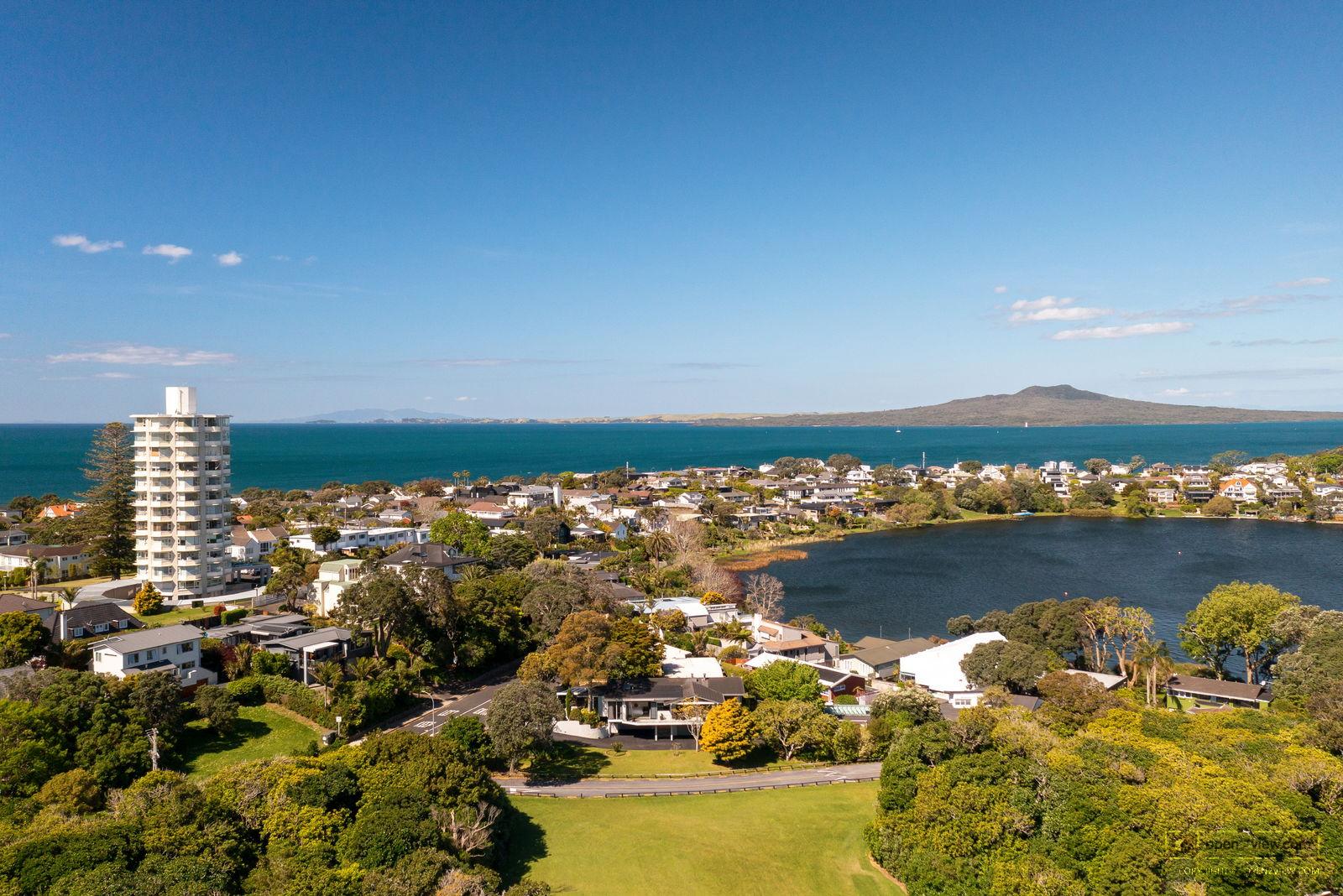 Slider image of 19 Sylvan Park Avenue, Auckland