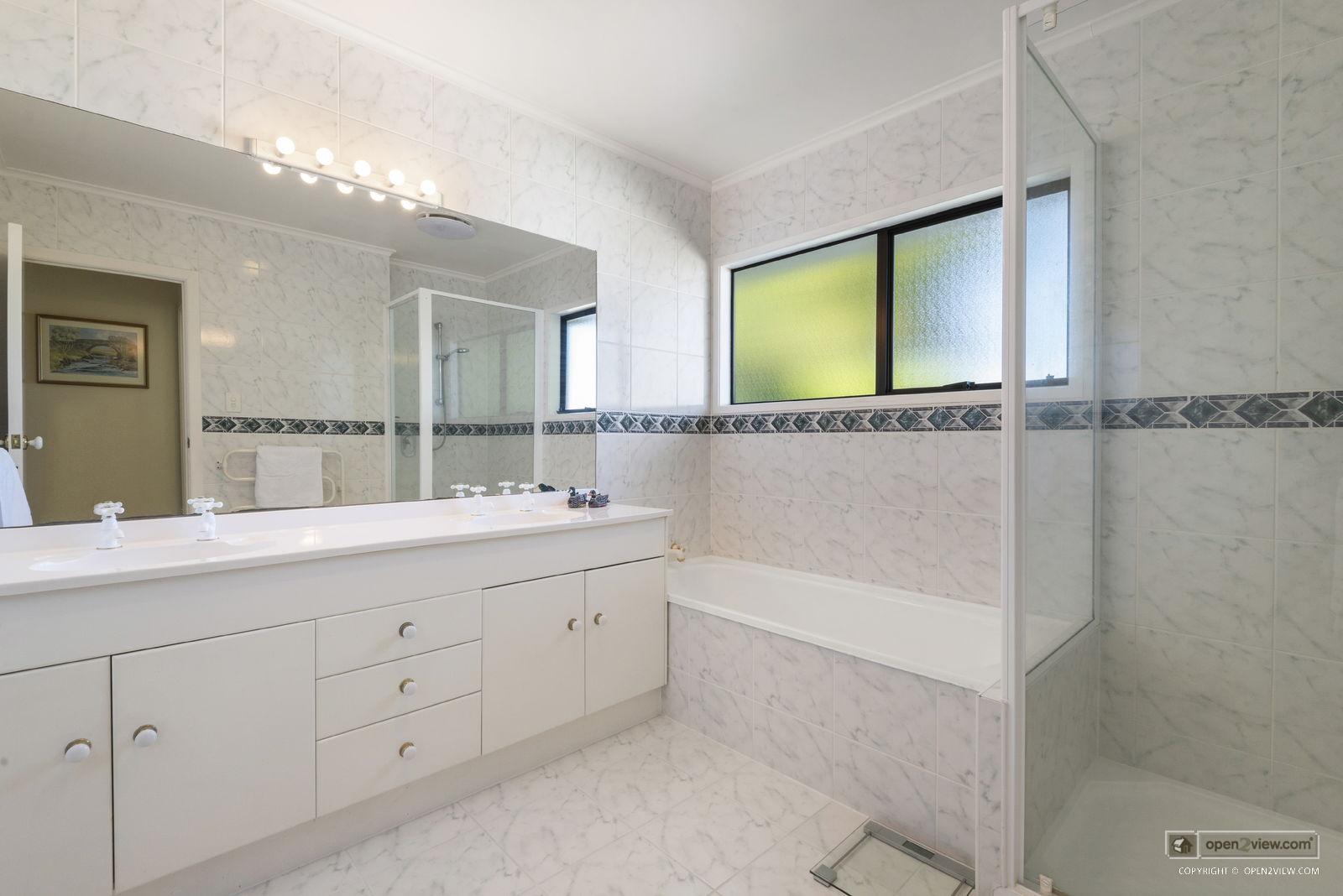 Slider image of 19 Sylvan Park Avenue, Auckland