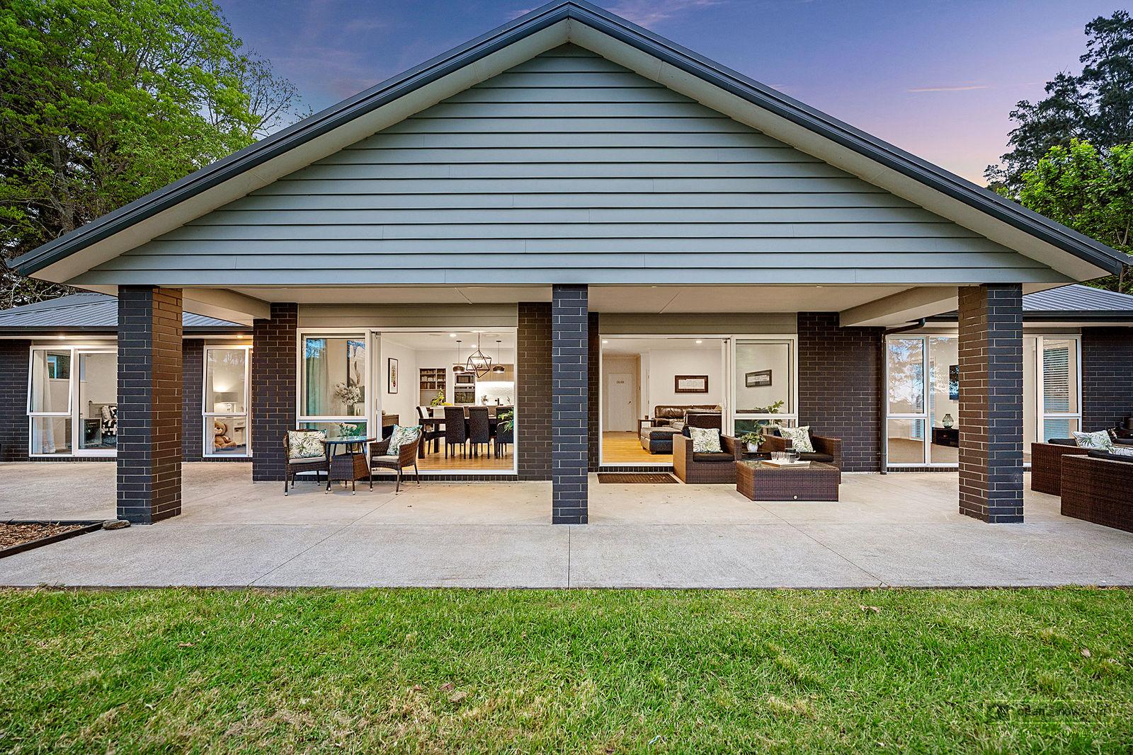 Slider image of 193 Glenmore Road, Auckland