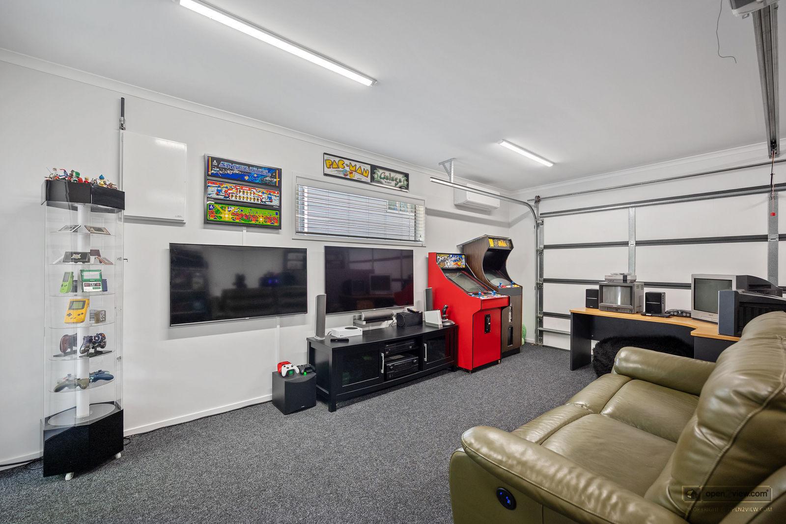 Slider image of 193 Glenmore Road, Auckland