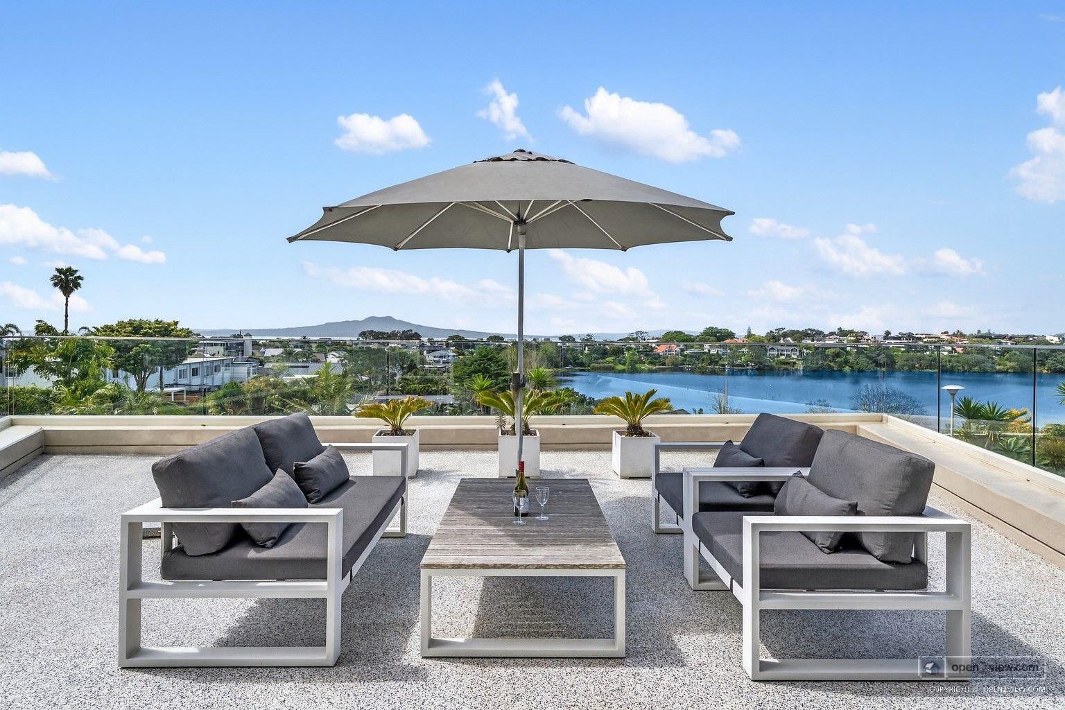 Slider image of 1/90 Kitchener Road, Auckland