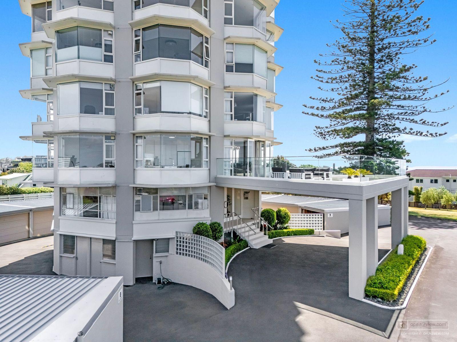 Slider image of 1/90 Kitchener Road, Auckland