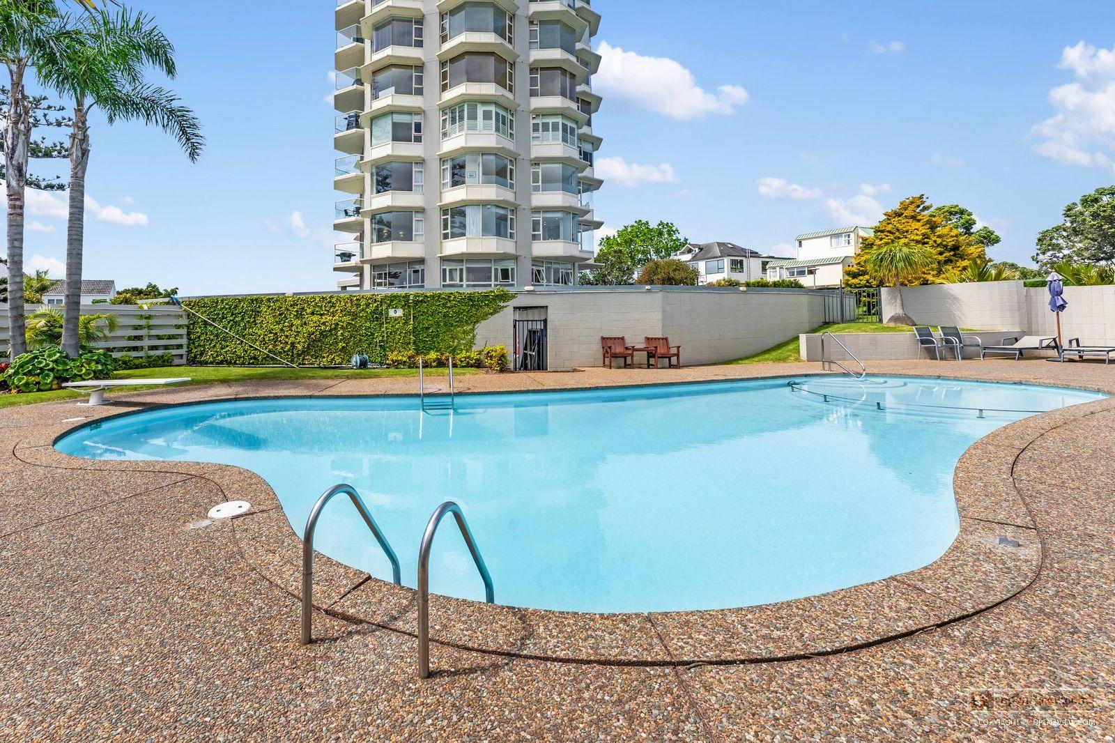 Slider image of 1/90 Kitchener Road, Auckland