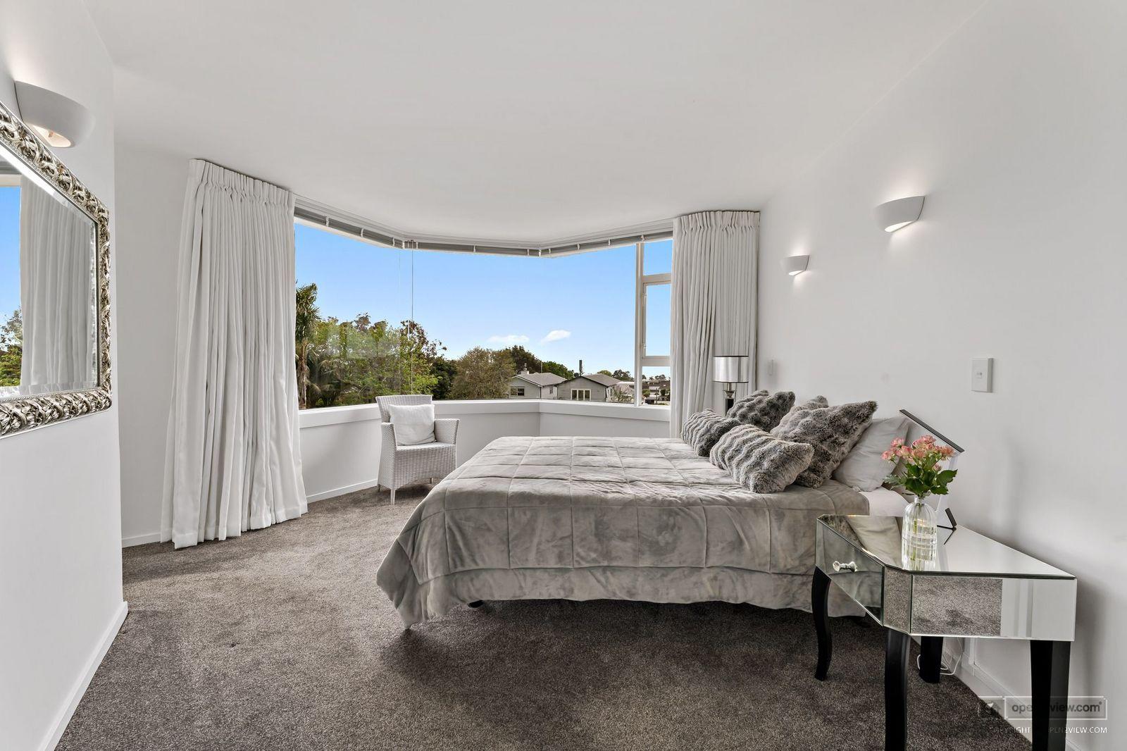 Slider image of 1/90 Kitchener Road, Auckland