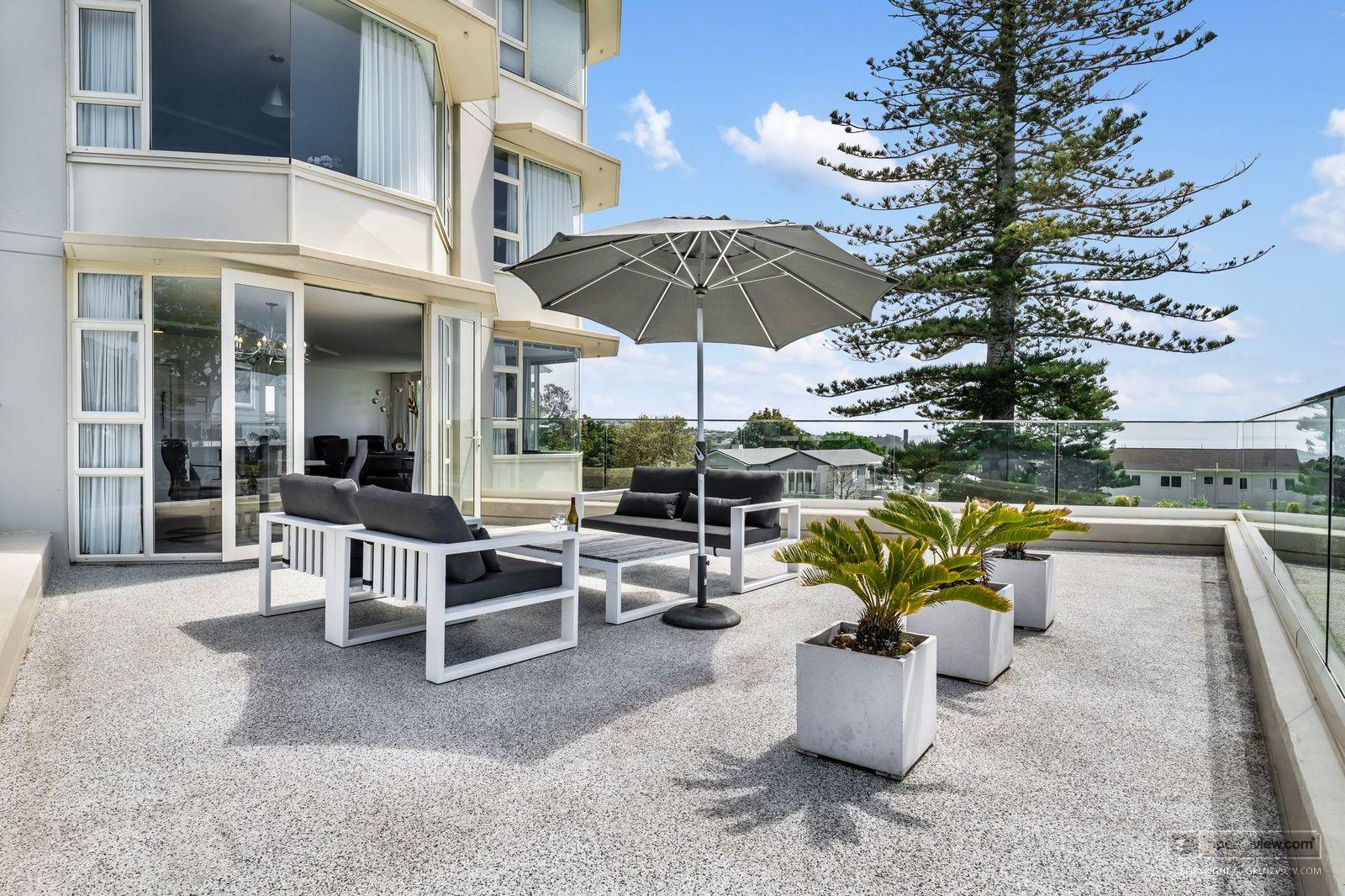 Slider image of 1/90 Kitchener Road, Auckland