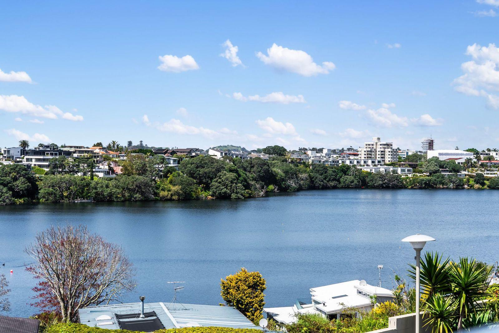 Slider image of 1/90 Kitchener Road, Auckland