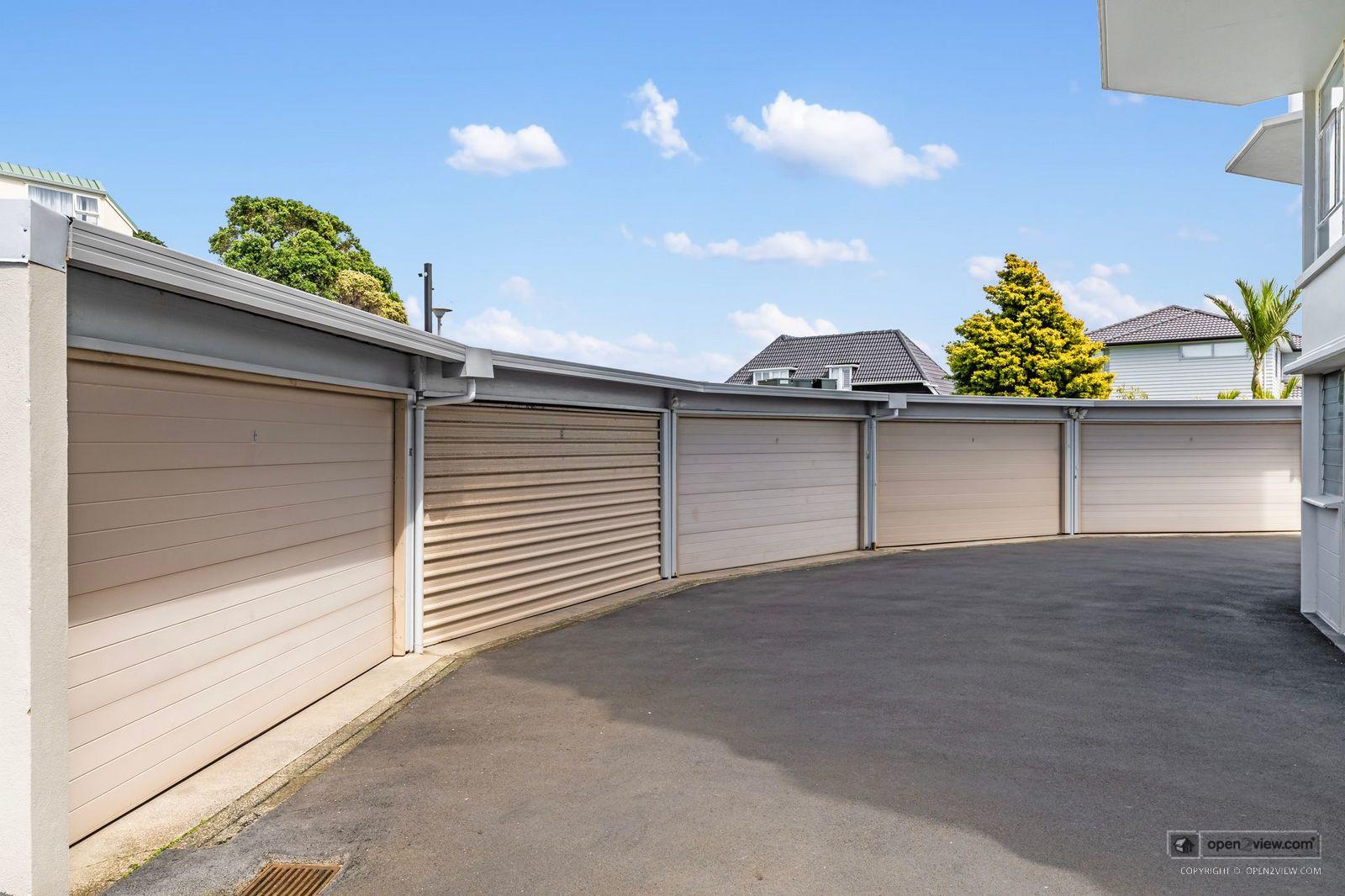Slider image of 1/90 Kitchener Road, Auckland