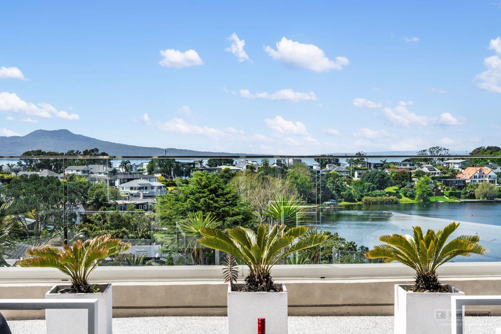Slider image of 1/90 Kitchener Road, Auckland