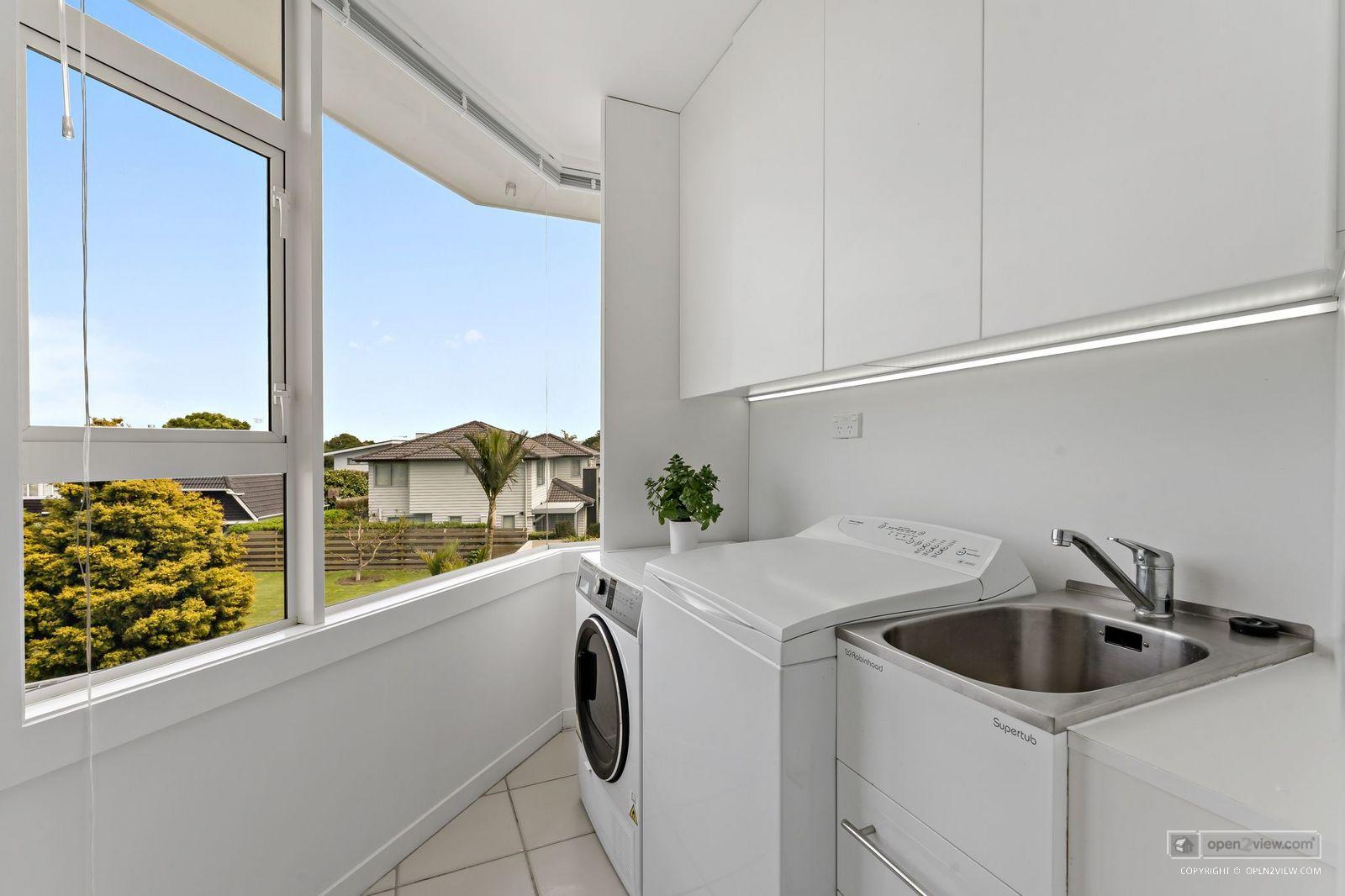 Slider image of 1/90 Kitchener Road, Auckland
