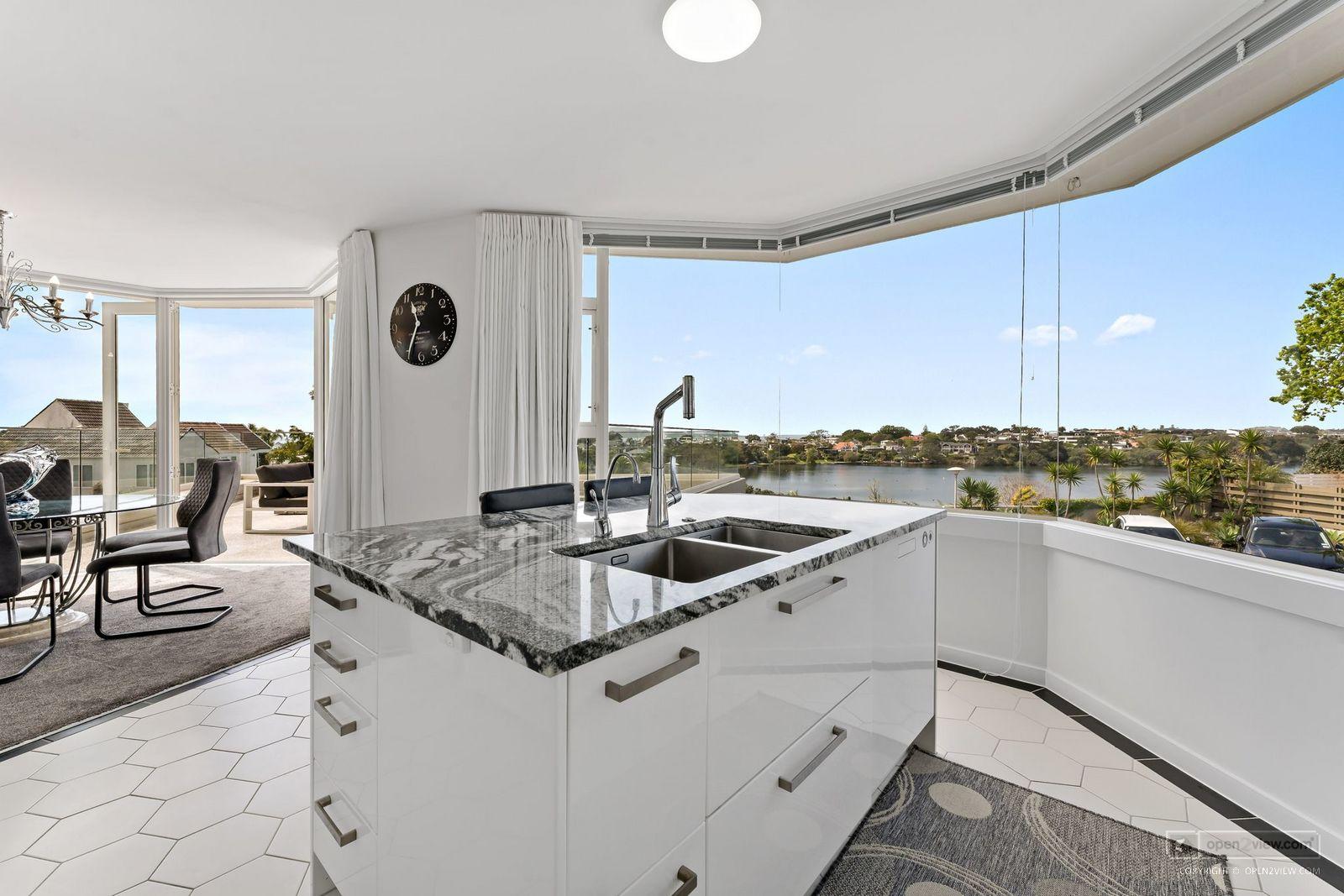 Slider image of 1/90 Kitchener Road, Auckland